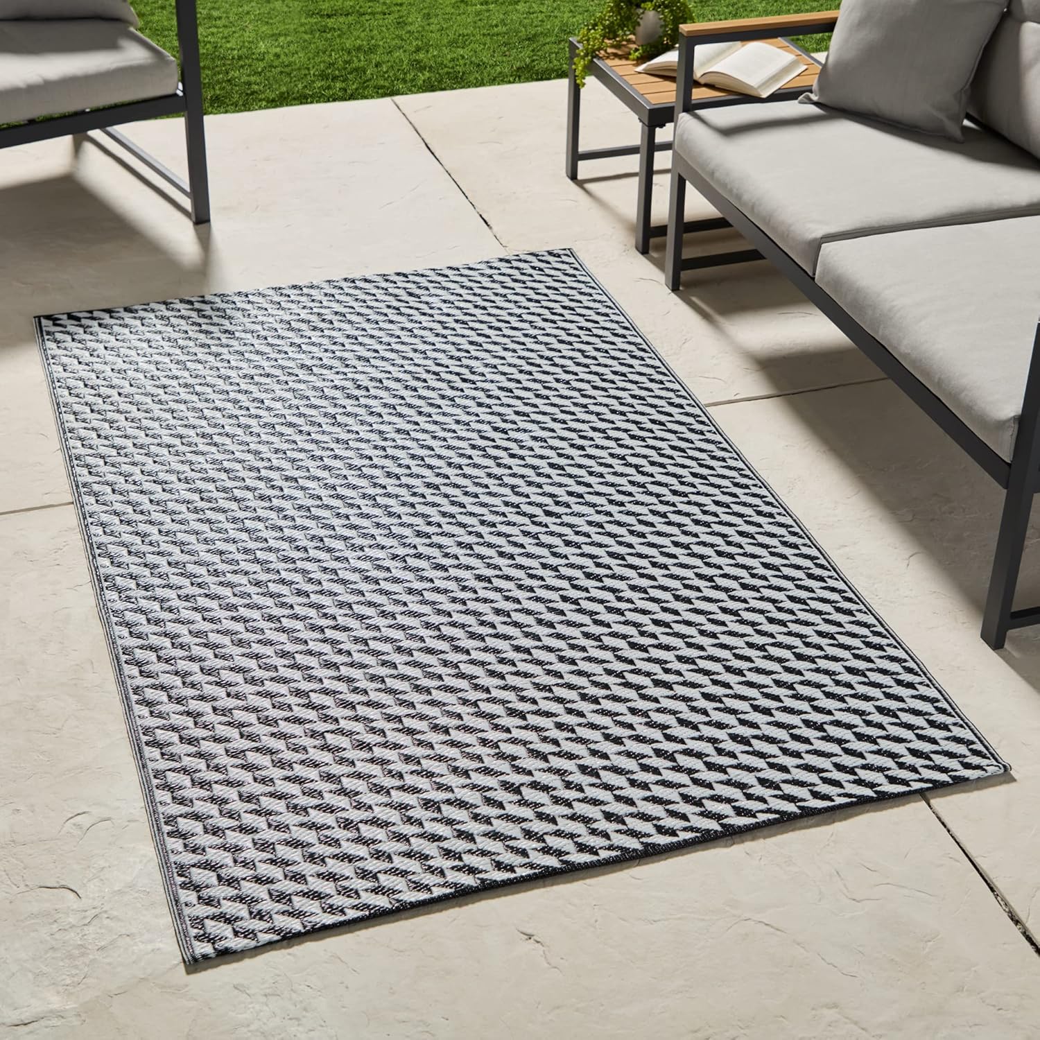 Edenbrook Bullen Houndstooth Outdoor Rug 5x8 – Patio Décor – Waterproof and Reversible – Black Area Rug