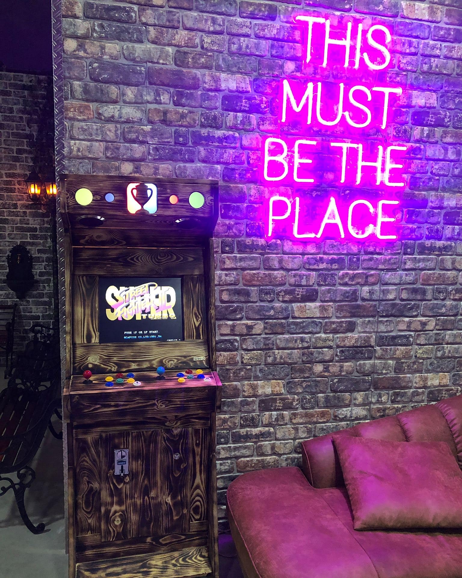 Cabinato Arcade Retro - Fatto a mano (legno) – Retro 2 giocatori con +4000 giochi classici, schermo LCD 22", Plug & Play – San-J