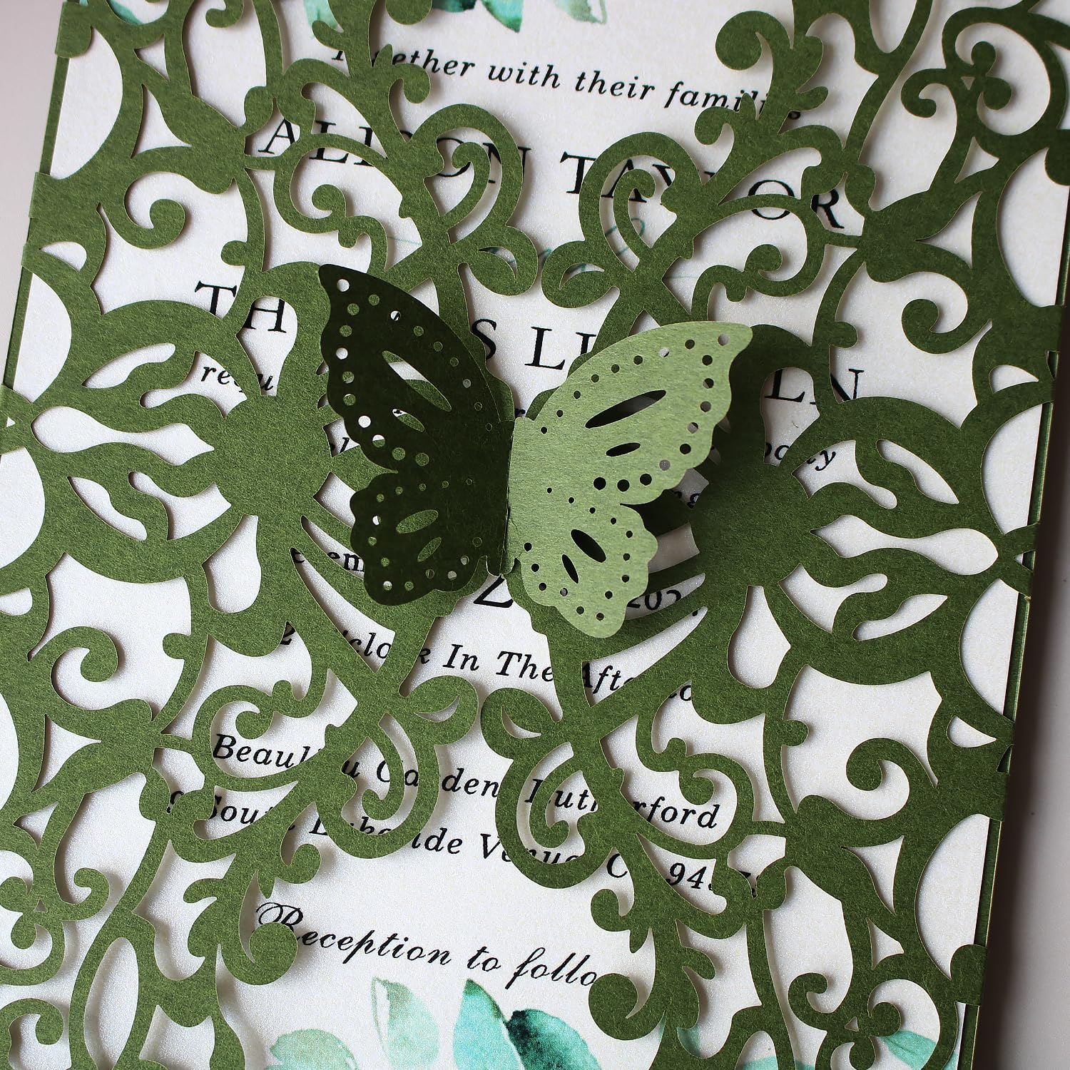 Quinceanera Einladungs-Set, olivgrün, lasergeschnitten, 13 x 18 cm, hohl, Blumen- und Schmetterlingseinladungen für Hochzeit, Quincenera 15 Anos Einladung (blanko), 50 Stück