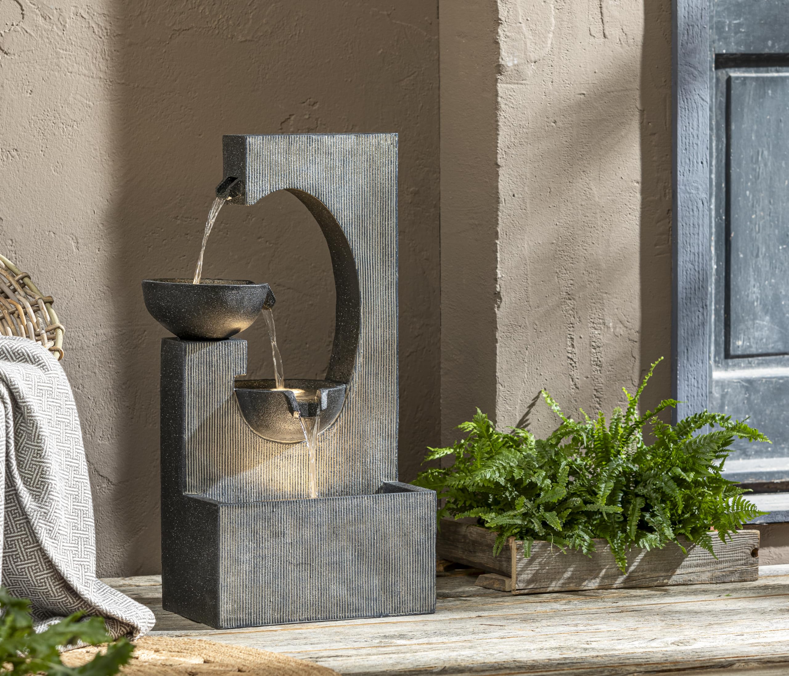 Dehner Lorca Fontaine de Jardin Solaire résistante au Gel, avec éclairage LED, 81 x 45 x 32 cm, polyrésine, Grise