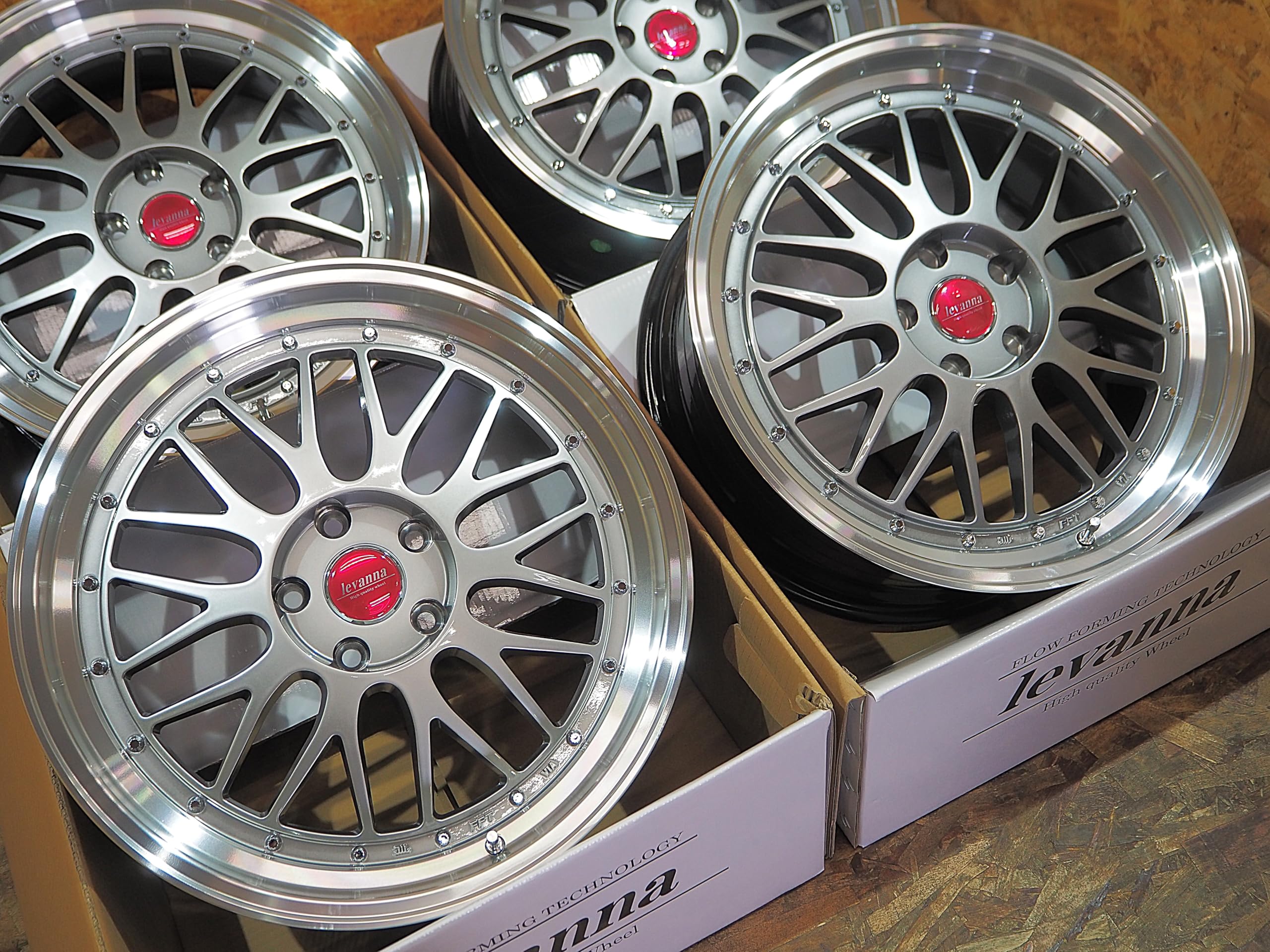 メッシュ深リム19inch ドレスアップホイール1台分 Amazon.co.jp: levanna V10-EX FFT レヴァンナ ヴイテンイー