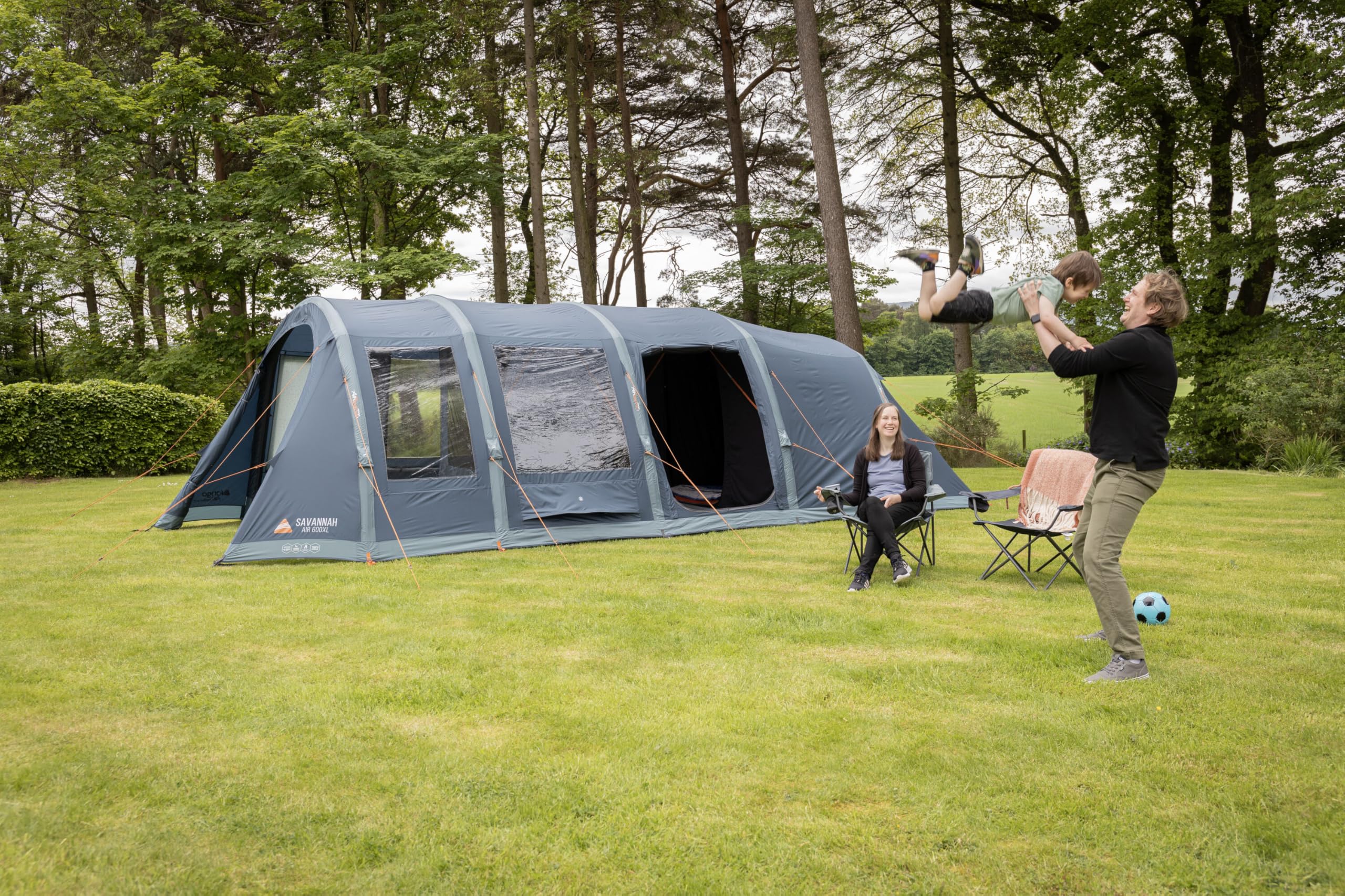 Vango Savannah Air 600XL Aufblasbares Familienzelt für 6 Personen, AirBeam® Fast Pitch, großer Doppelwohnbereich, Queen-Size-Schlafzimmer, 4000 mm wasserdicht, Bodenplanenschutz im Lieferumfang