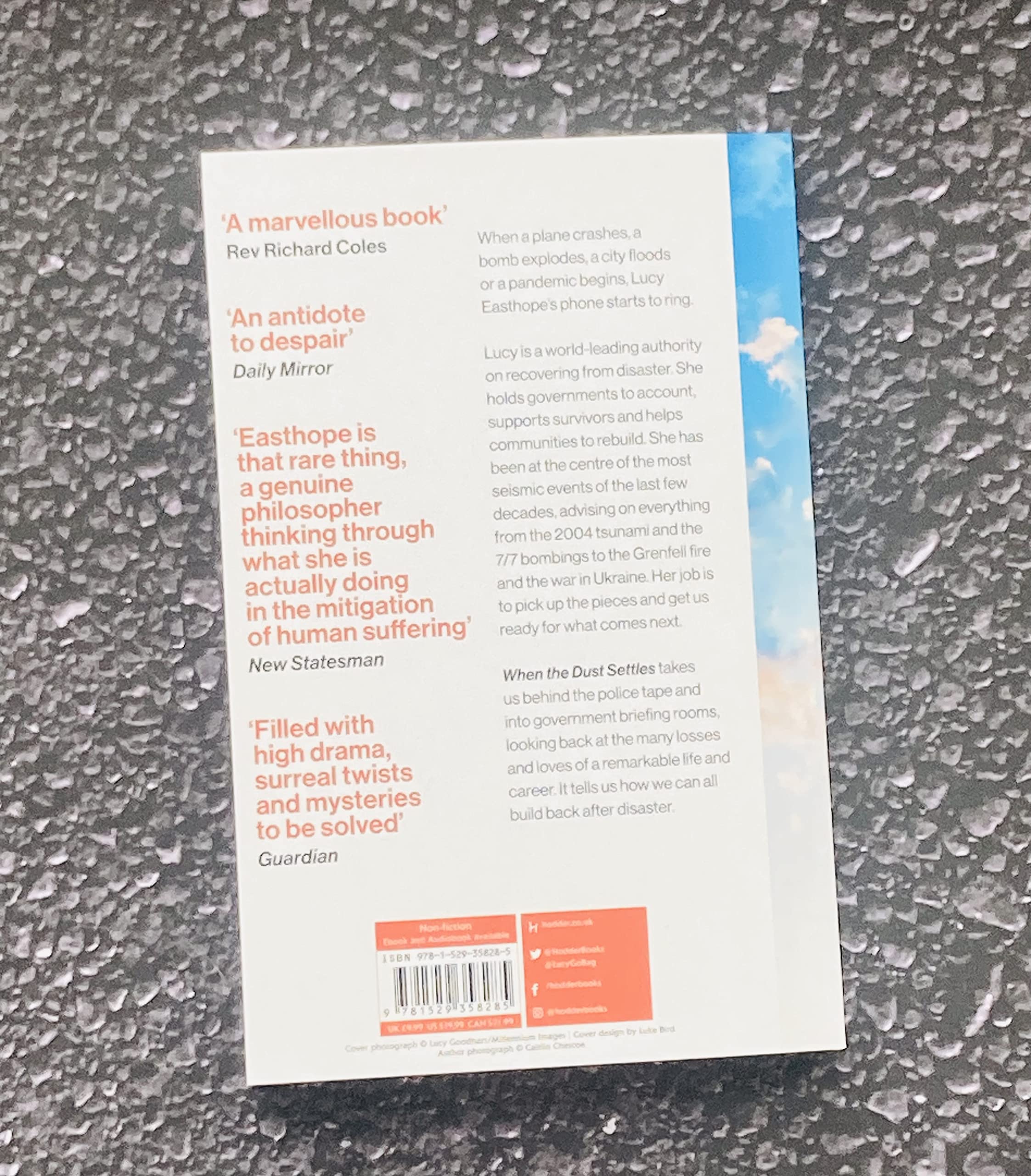 When the Dust Settles: The gripping behind-the-scenes memoir from the UK's top disaster planner - A SUNDAY TIMES BESTSELLER