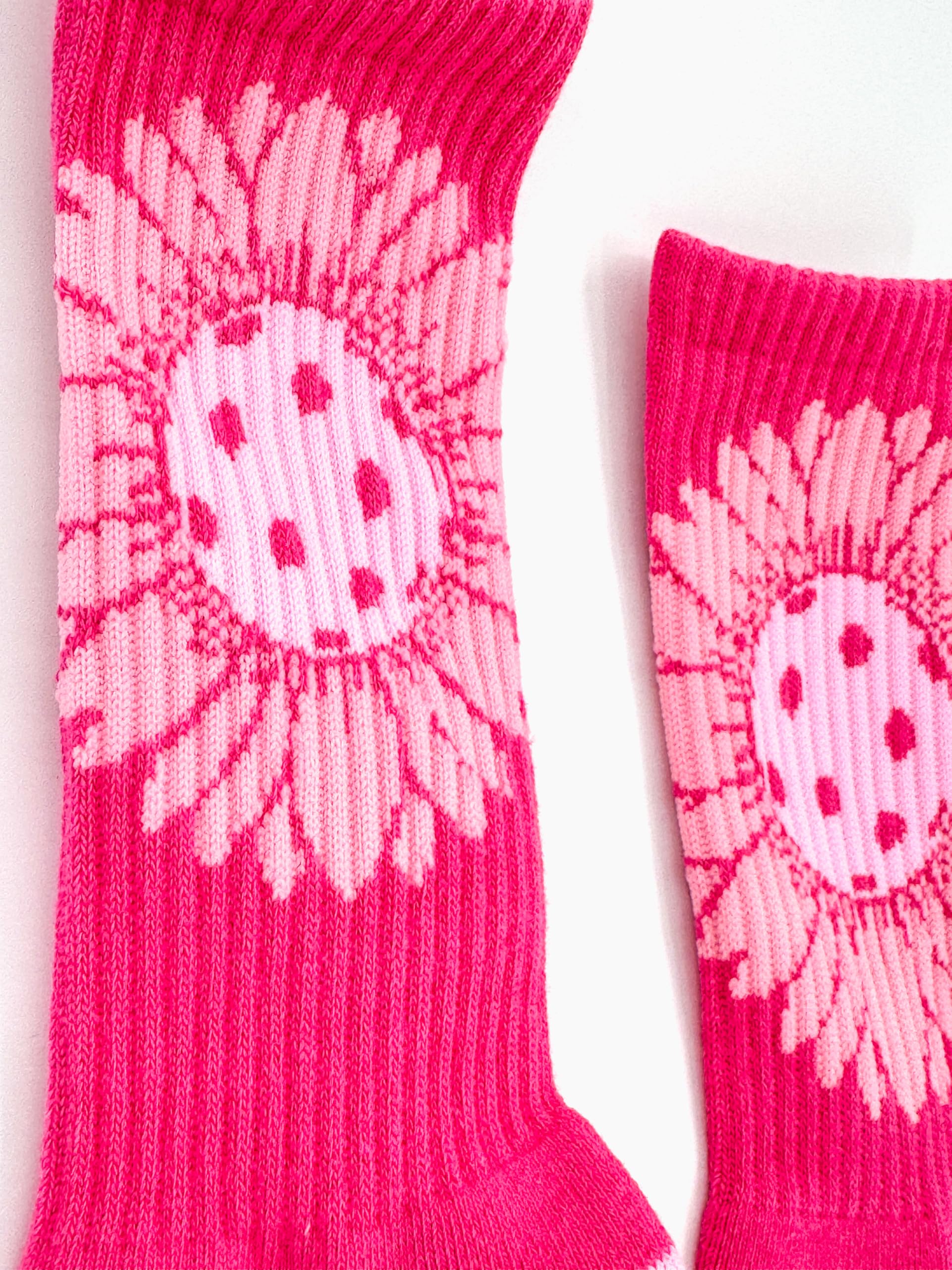 Women's Pickleball Crew Socks | Cushioned & Breathable Athletic Sock with Fun Daisy Graphic | Sizes 6-9 & 9-13