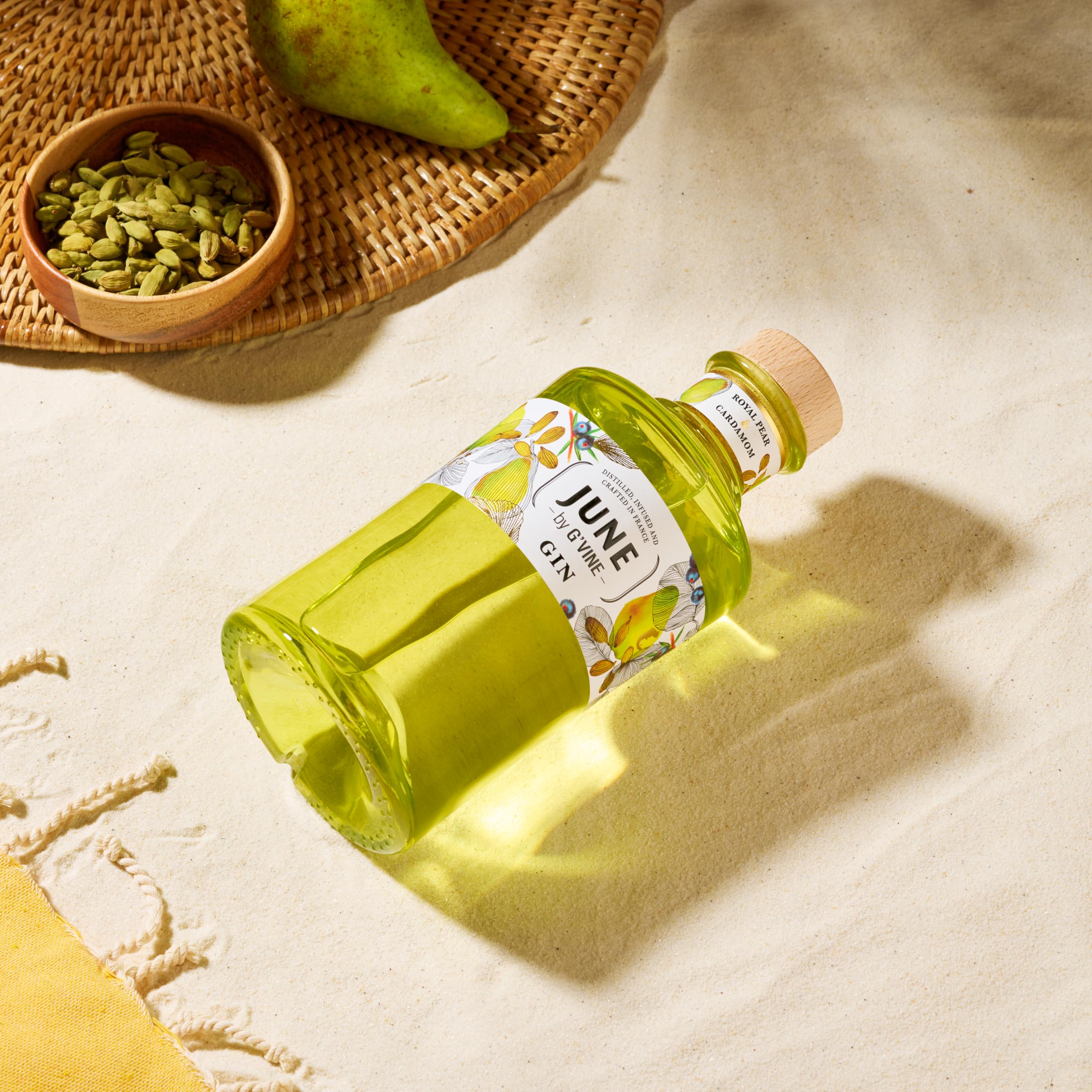 JUNE by G'Vine Gin Royal Pear & Cardamom 37,5% Vol. 0,7l