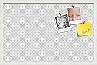 Vista 374 de PinPix Tablero de anuncios de corcho de 12 x 12 pulgadas. Este tablero decorativo enmarcado viene con diseño de círculos B W y un marco blanco