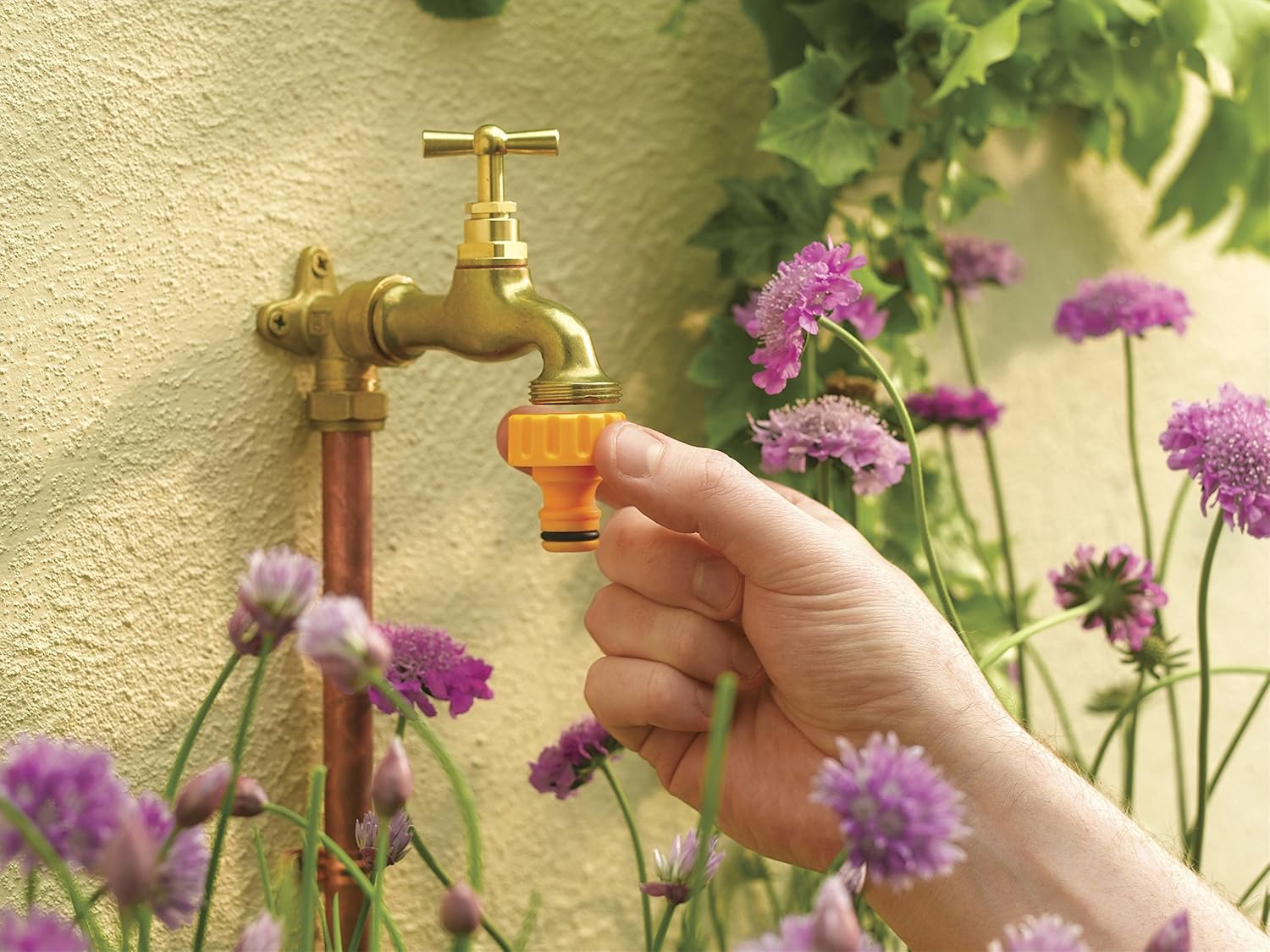 Hozelock - Outdoor Tap Connector ø 21mm - 26,5mm (1/2"- 3/4") : for Threaded Outdoor Taps, Watertight Connector, Adaptor to Connect a Garden Hose to the Tap, Easy and Robust [‎2175P9000]