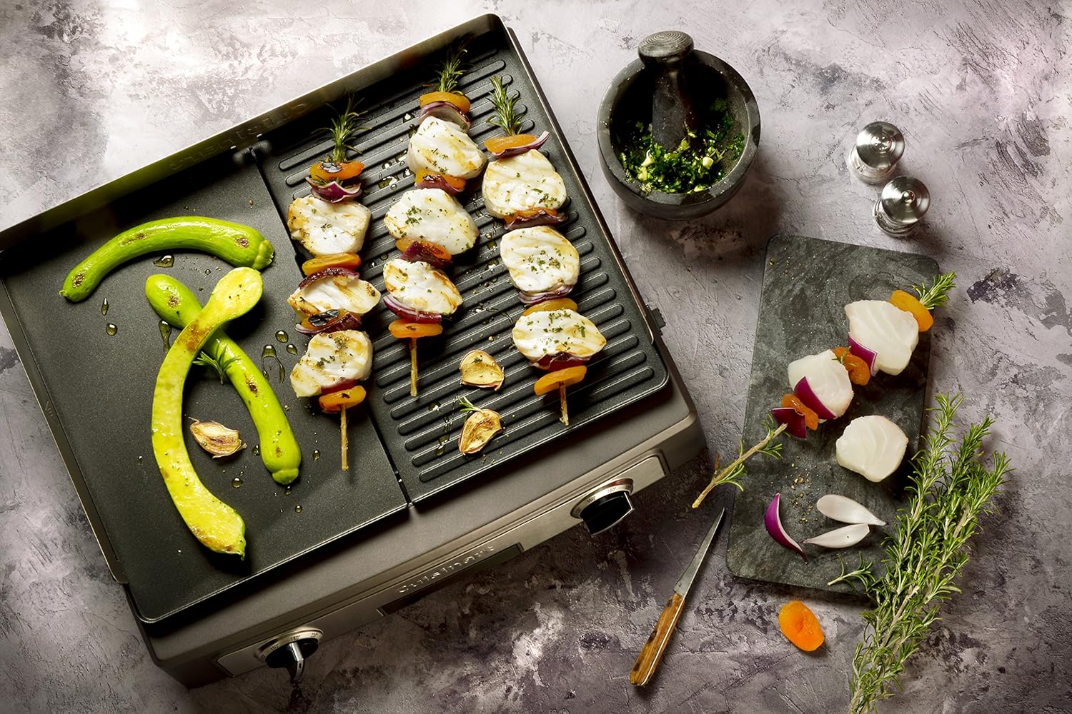 Cuisinart PL50E grill cooking fish skewers and zucchini