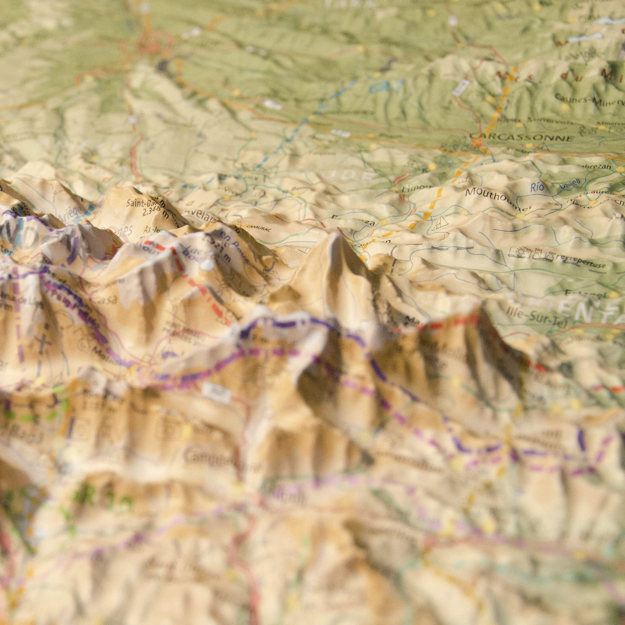 Mapa en relieve Pirineos. Escala 1:800.000, 65x45 cm