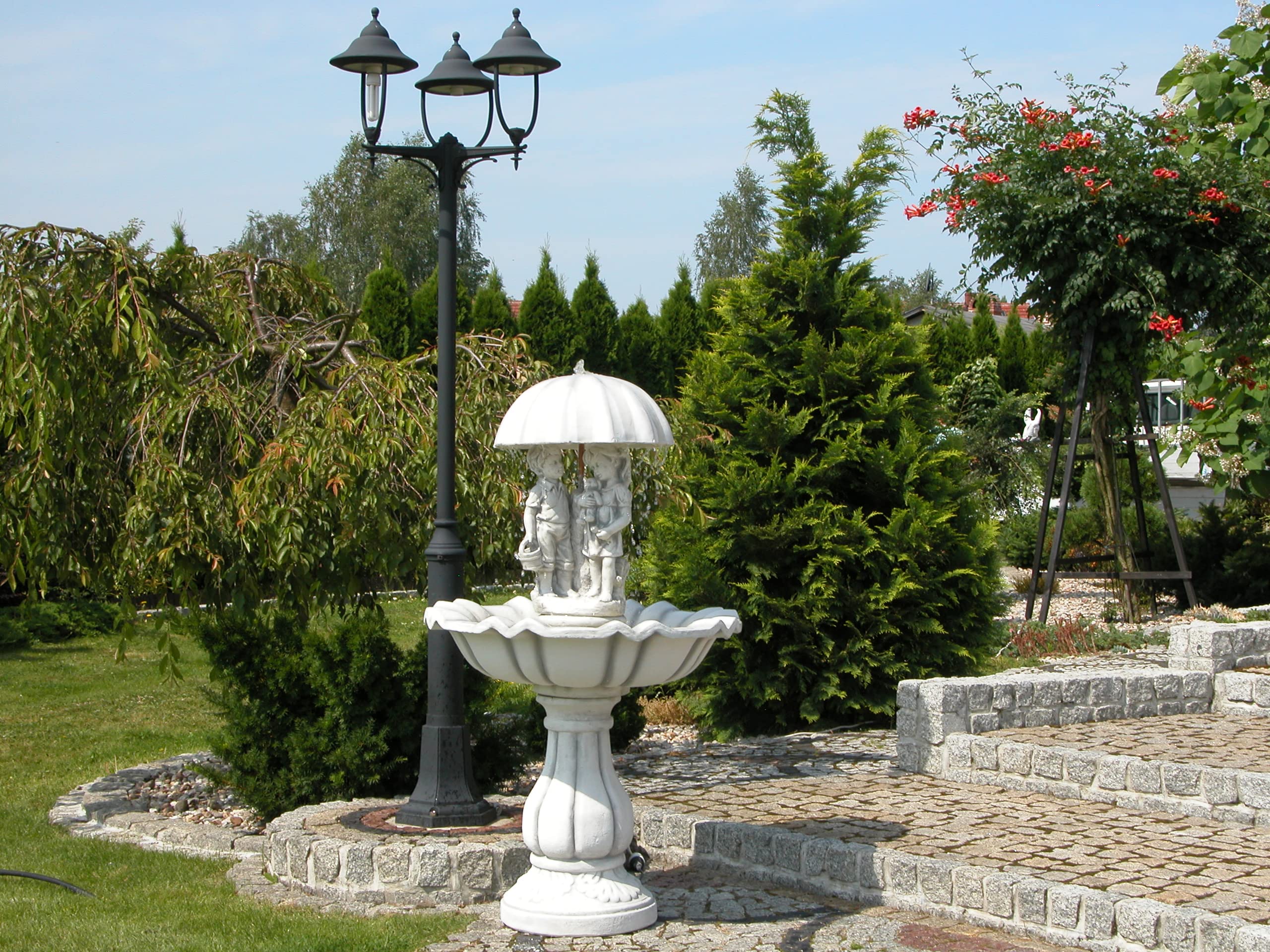 Grande fontaine d'extérieur en pierre blanche reconstituée – Résistante aux intempéries, décorative, fontaine d'eau pour enfants avec parapluie