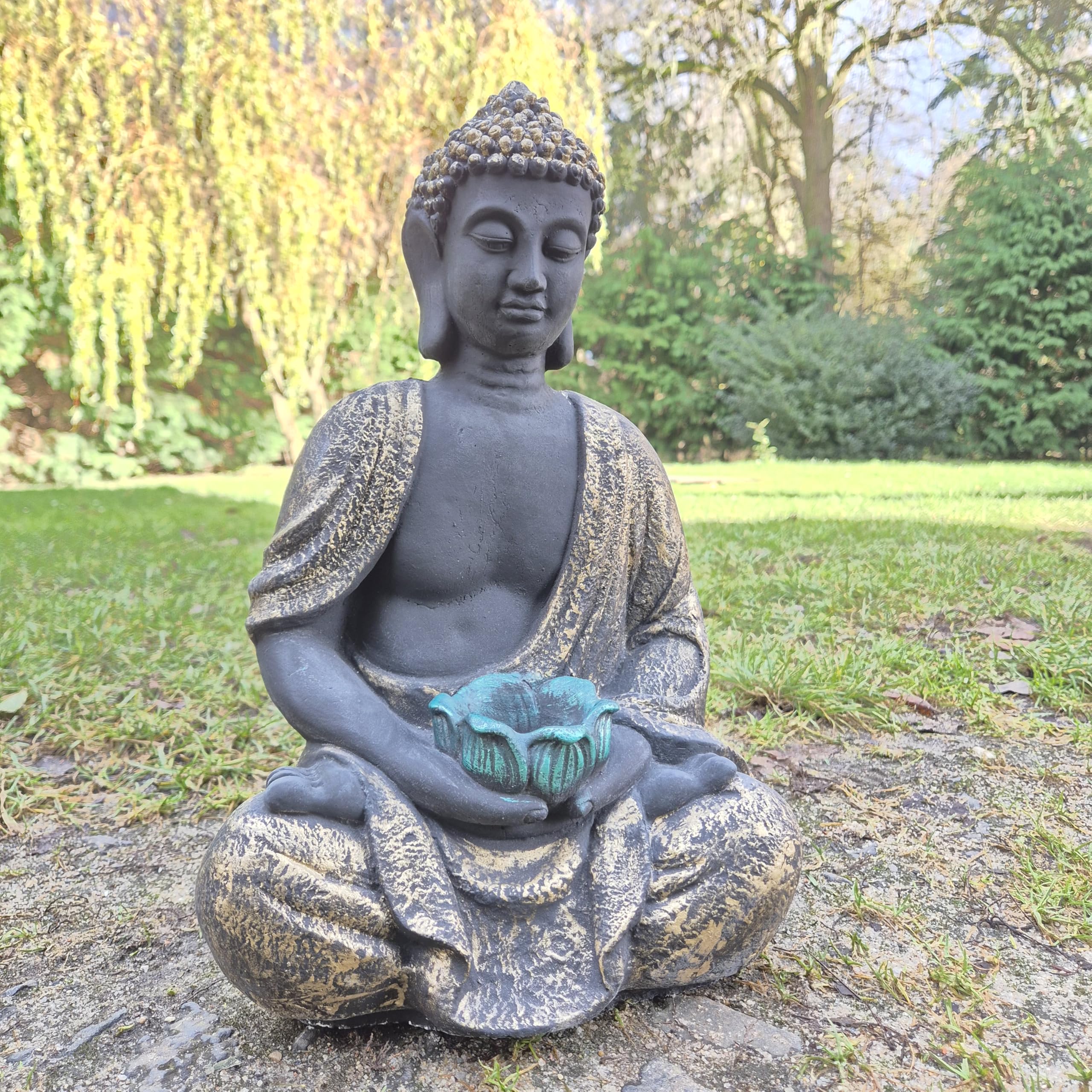 FABRIQ Grande figurine Bouddha 40 cm - 12 kg - Fonte de pierre - Doré - Résistant au gel jusqu'à -30 °C - Méditation et décoration de jardin