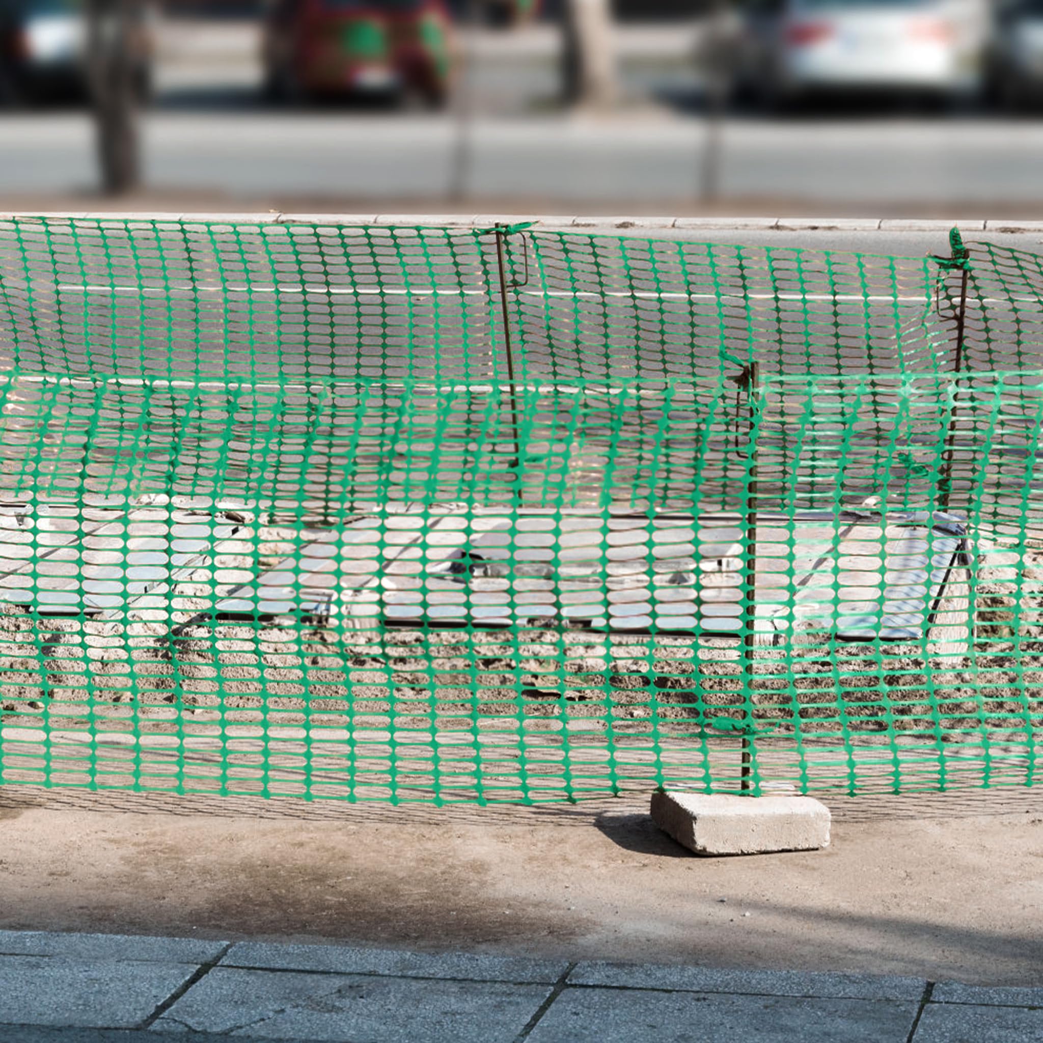 Red de seguridad verde de 80 m, polipropileno resistente a desgarros, para parcelas, jardines y obras, con 80 estacas y 250 bridas