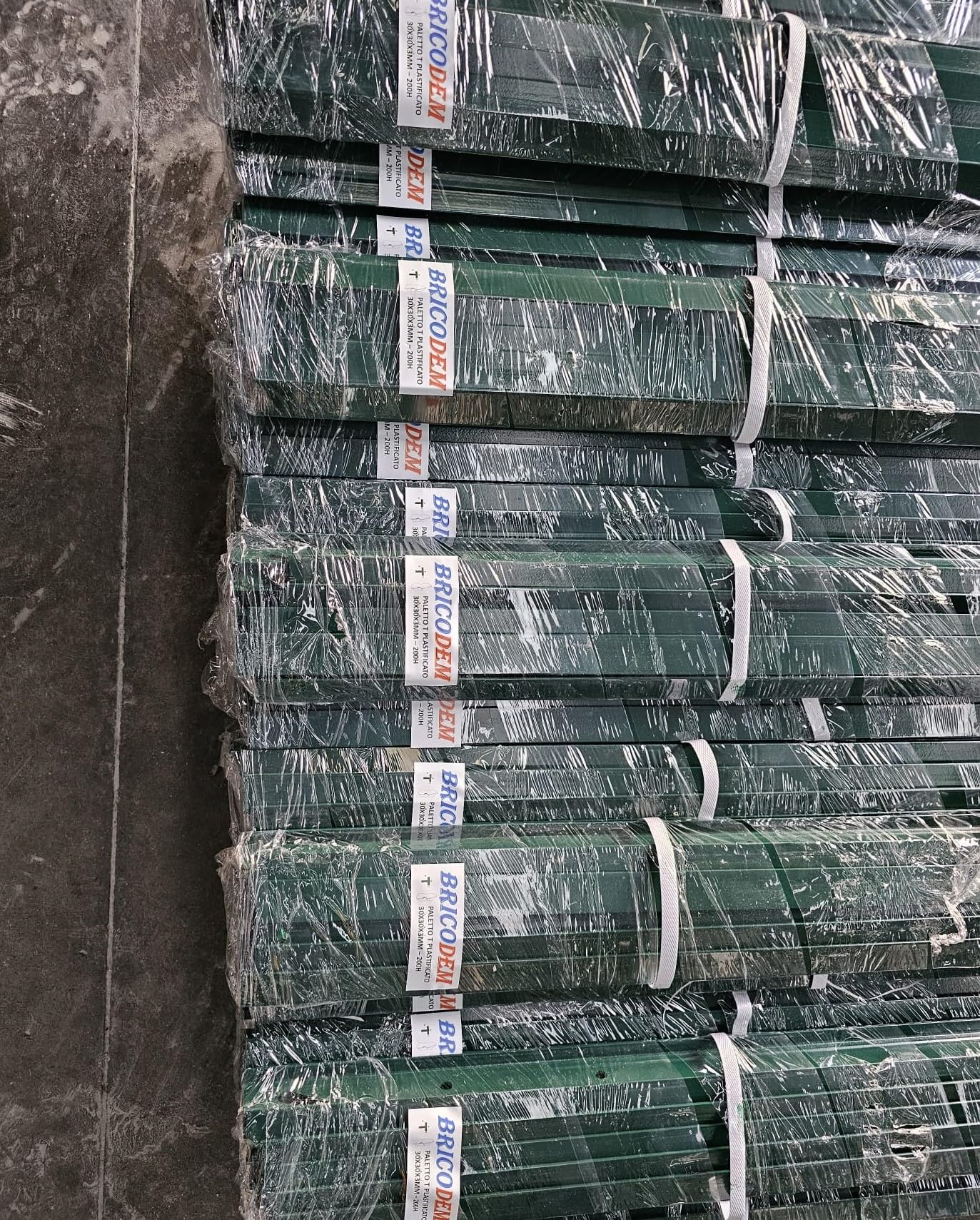 10PZ Paletti per recinzione a T 30x30x3mm plastificati verdi per rete metallica recinzione (200 CM)