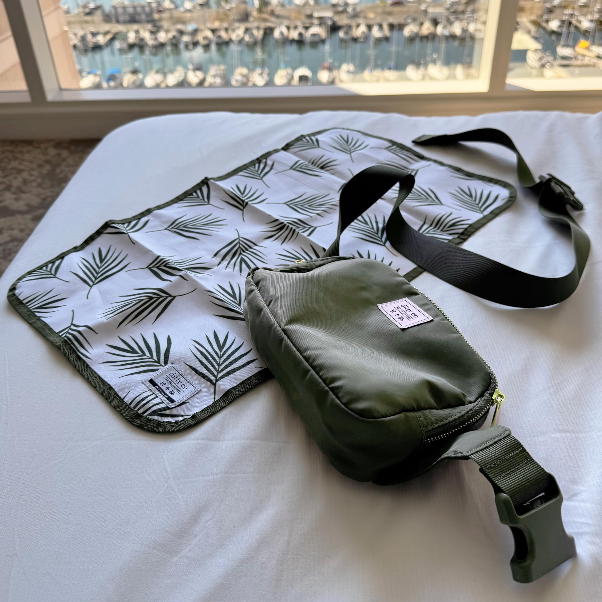 Mini Ditty Extra kleine Wickeltasche – Überall Gürteltasche mit Wickelunterlage für Frauen – Minimale Reise-Gürteltasche – kompakte Umhängetasche für Mütter – freihändiges Baby-Reisezubehör – Eltern