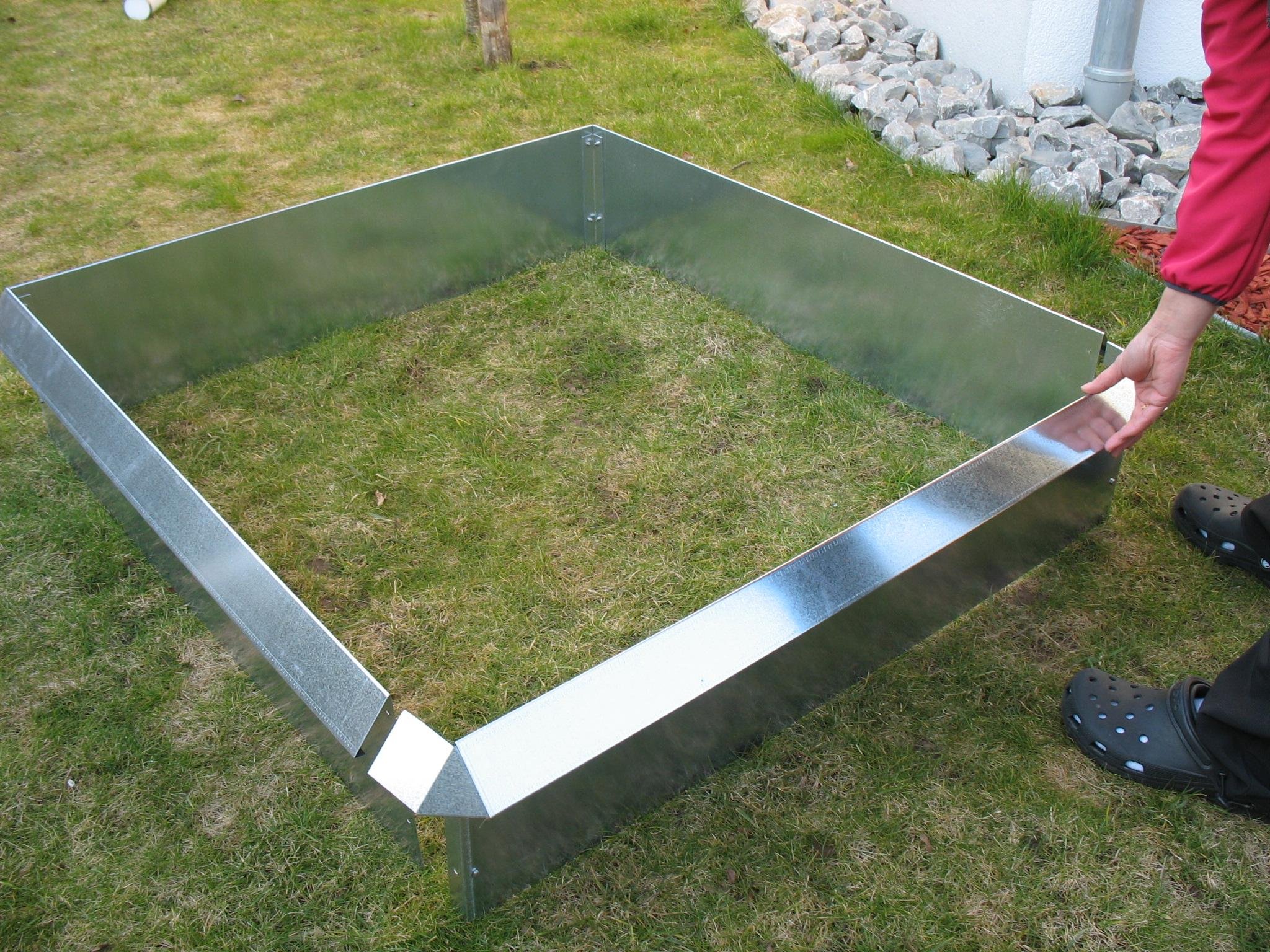 Schneckenzaun Metall für max. 12 qm (14 Bleche, 4 Ecken)
