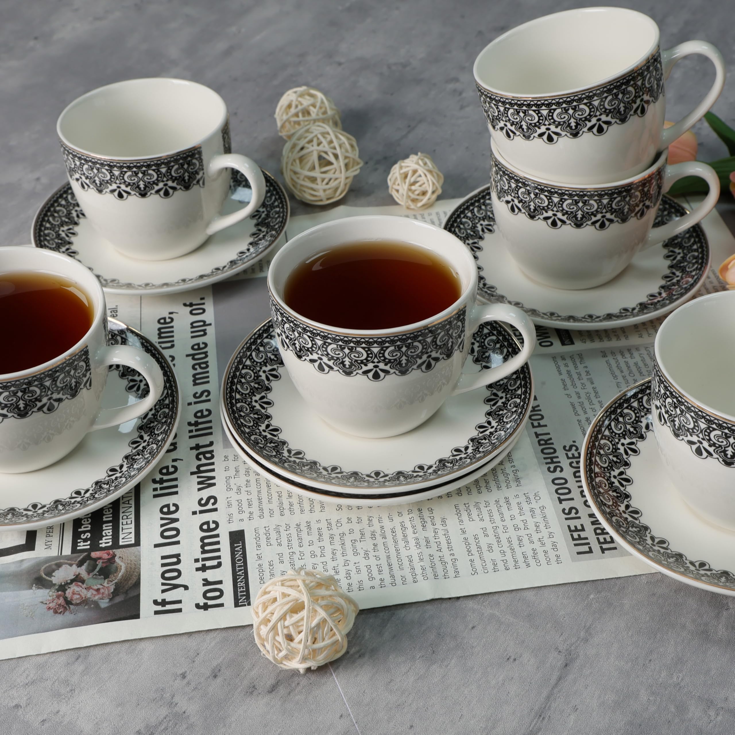 LIVELLO Kaffeetassen-Set 12-teilig, 6 Tassen à 250 ml, Zierstreifen | 6 Porzellantassen mit 6 Untertassen Ø 14 cm, goldener Zierstreifen, spülmaschinengeeignet – für Kaffee und Tee