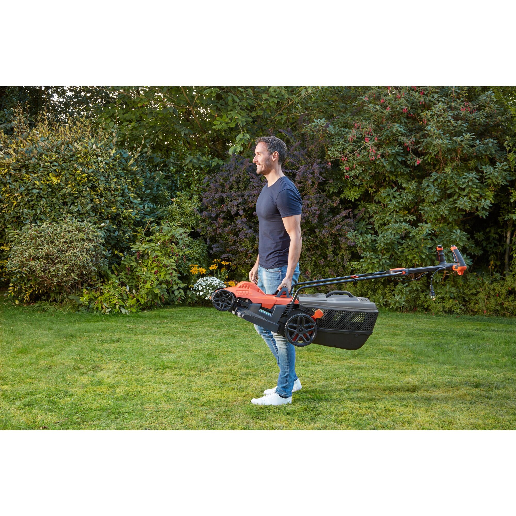 BLACK+DECKER BEMW471ES, Cortacésped eléctrico 1.600W 38 cm, Anchura de Corte de 38 cm, 6 Alturas Ajustables de Corte de 20, 30, 40, 50, 60 y 70 mm, Mango EASYSTEER de 3 Posiciones