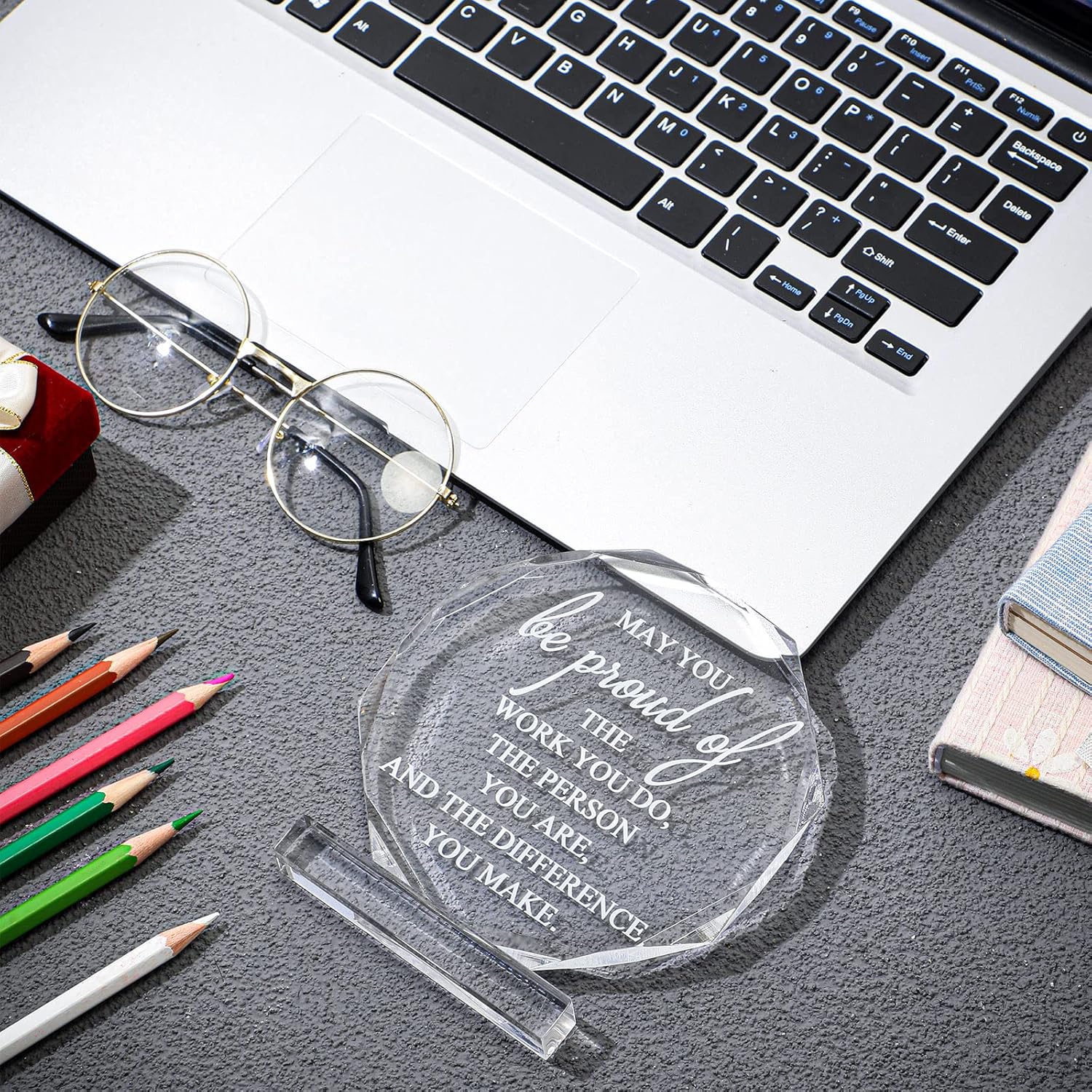 Maitys 4 Pcs Graduation Thank You Gift Employee Inspirational Acrylic Sign Prizes Employee of The Month Favor Nurse Week Appreciation Gifts Keepsake for Nurse Teacher Assistant Women Team (Proud)