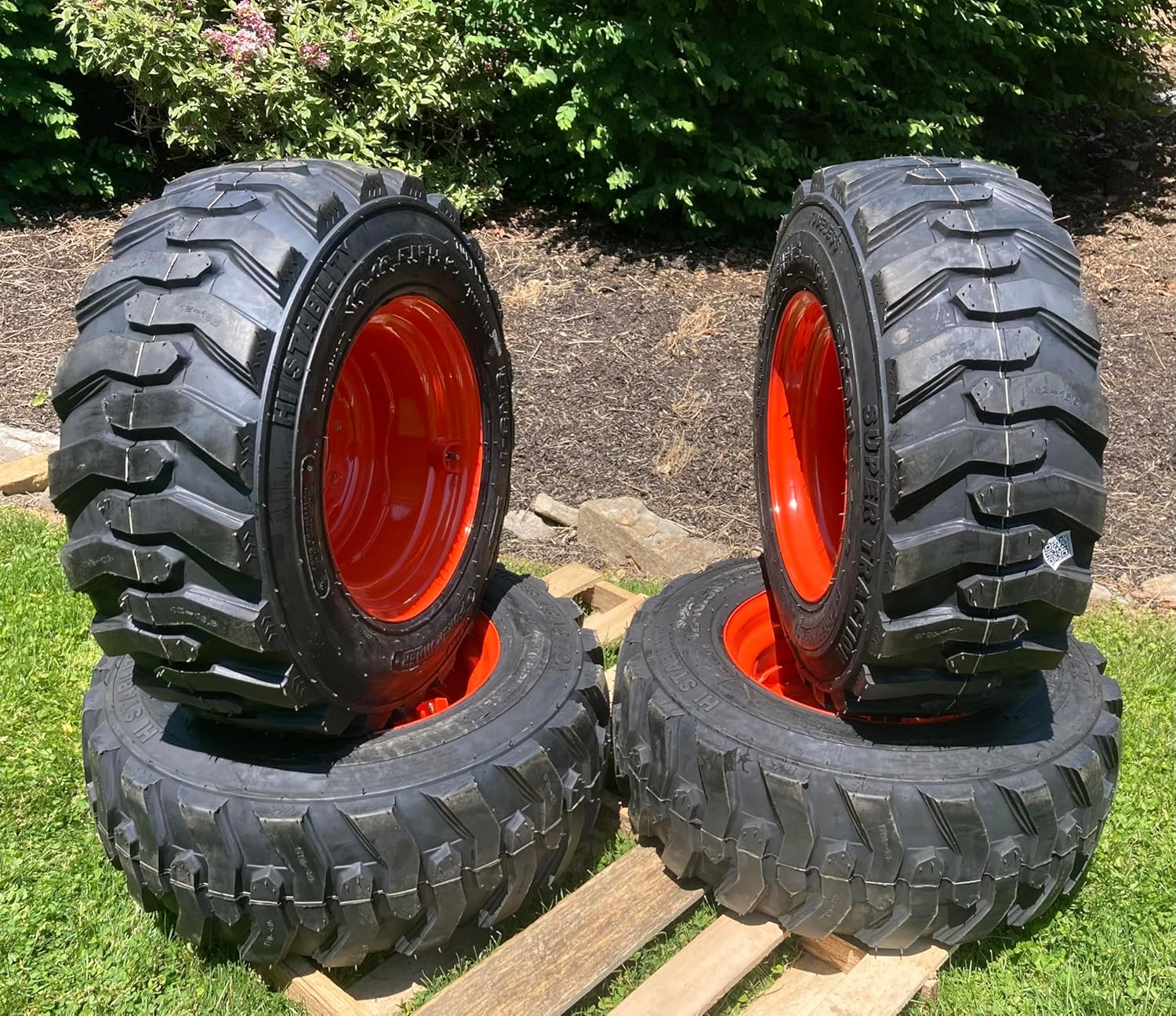 Set of 4-12-16.5 Forerunner SKS-1 Skid Steer Tires on Wheels/Rims (8 lug) for Kubota Kubota SSV65, SSV75-14PLY -12X16.5