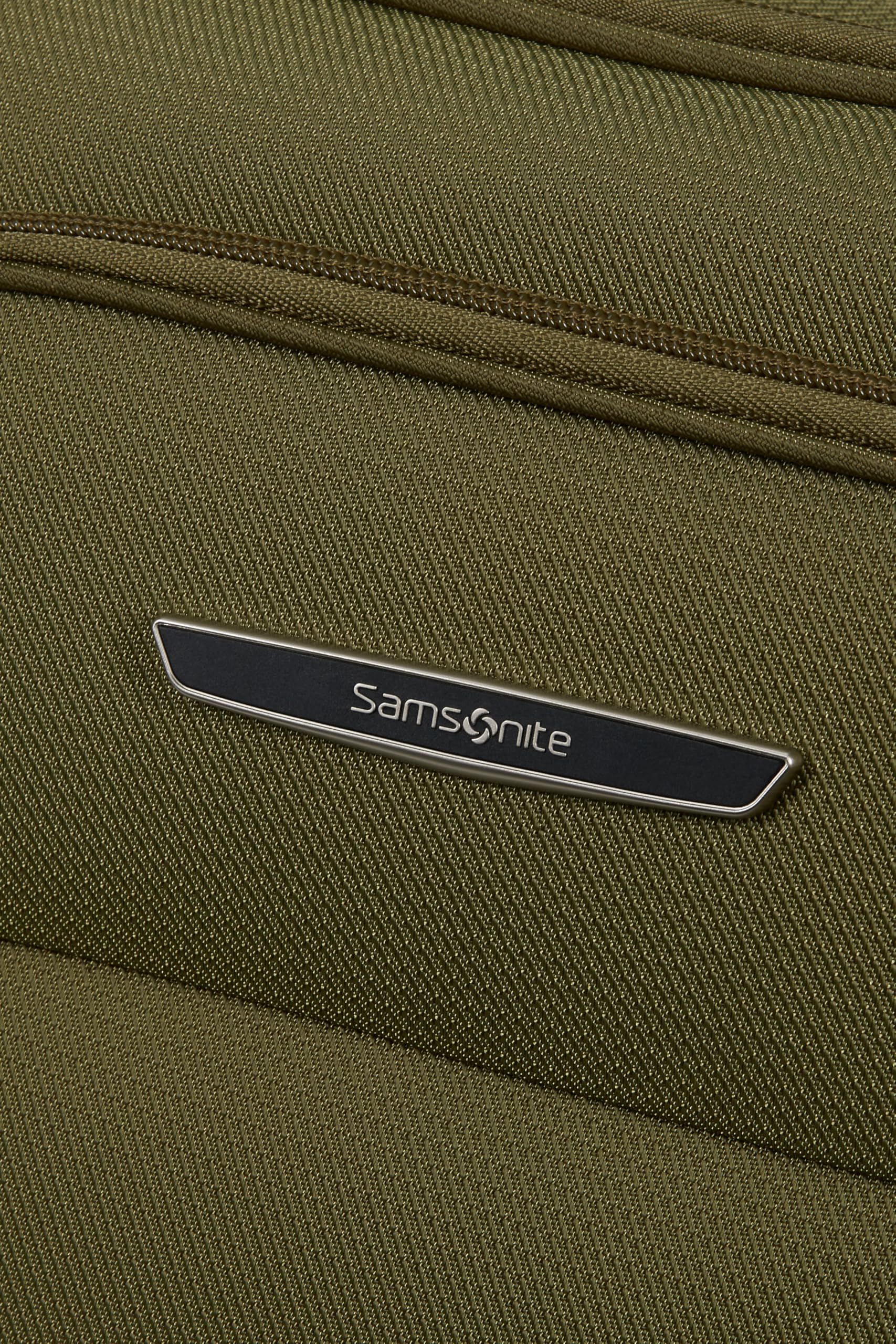 Samsonite Spark SNG Eco - Mochila de Cabina 40x30x20 cm - Equipaje de Mano para Ryanair, Wizz Air & Vueling, Bolsa Bajo Asiento con Compartimento Portátil 15.6", 26 L, 0.80 KG, Verde (Olive)