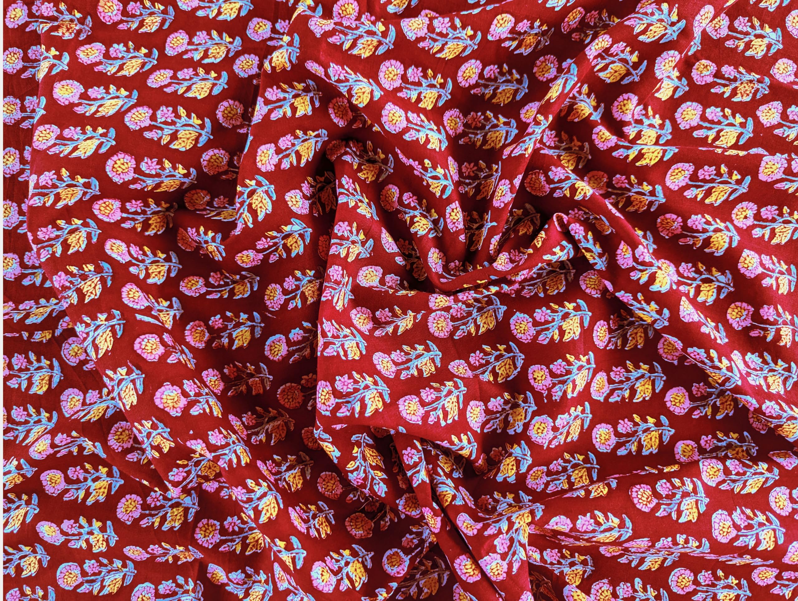AVKA Studio Tela estampada a mano por The Yard – Precortada 3 yardas 42 pulgadas de ancho – Material 100% algodón – Patrón floral borgoña – Tela india ligera para hacer proyectos de vestidos de verano