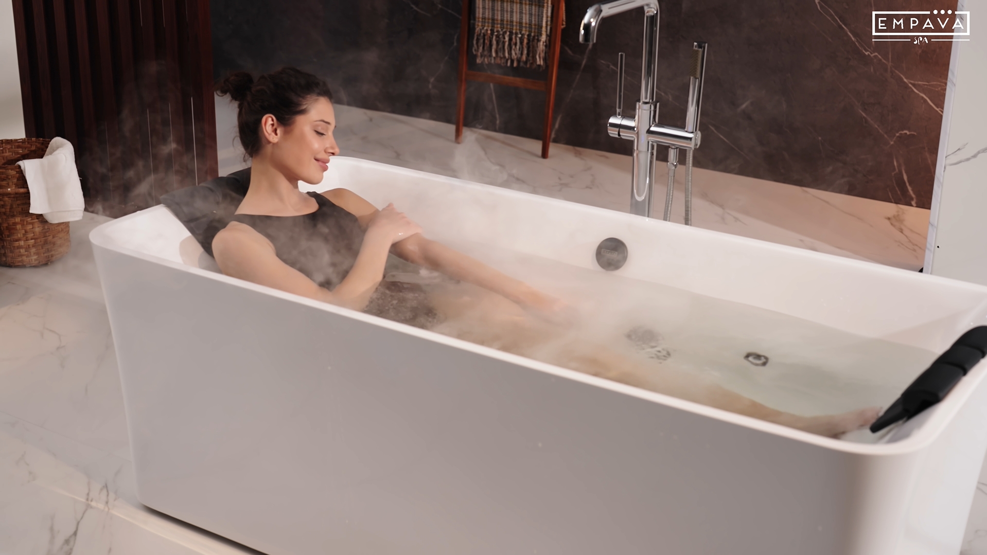 Empava Update Acrylic Whirlpool Bathtub, 67-Inch Freestanding