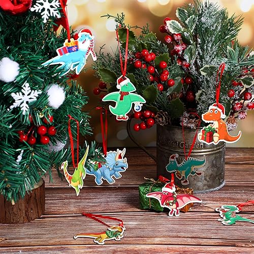 Miniatura 7 de Remerry 48 piezas de adorno de dinosaurio de Navidad para árbol de Navidad, adorno colgante de dinosaurio de madera, decoraciones de dinosaurio de