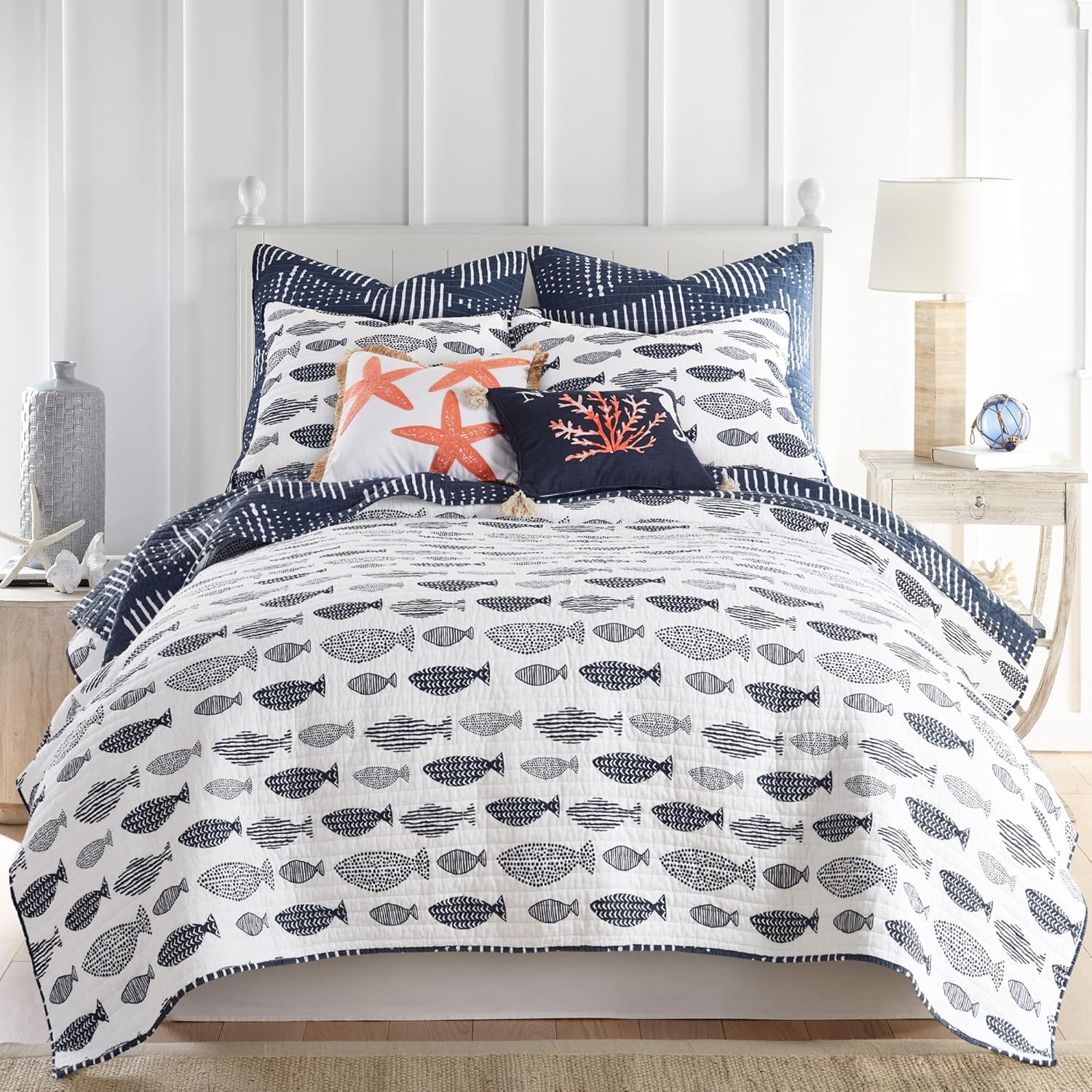 Levtex Home - Bakio Quilt Set -Twin/Twin XL Quilt + One Standard Pillow Sham - Contemporary Coastal in Navy and White - Quilt Size (68x86in.) and Pillow Sham Size (26x20in.) - Reversible - Cotton
