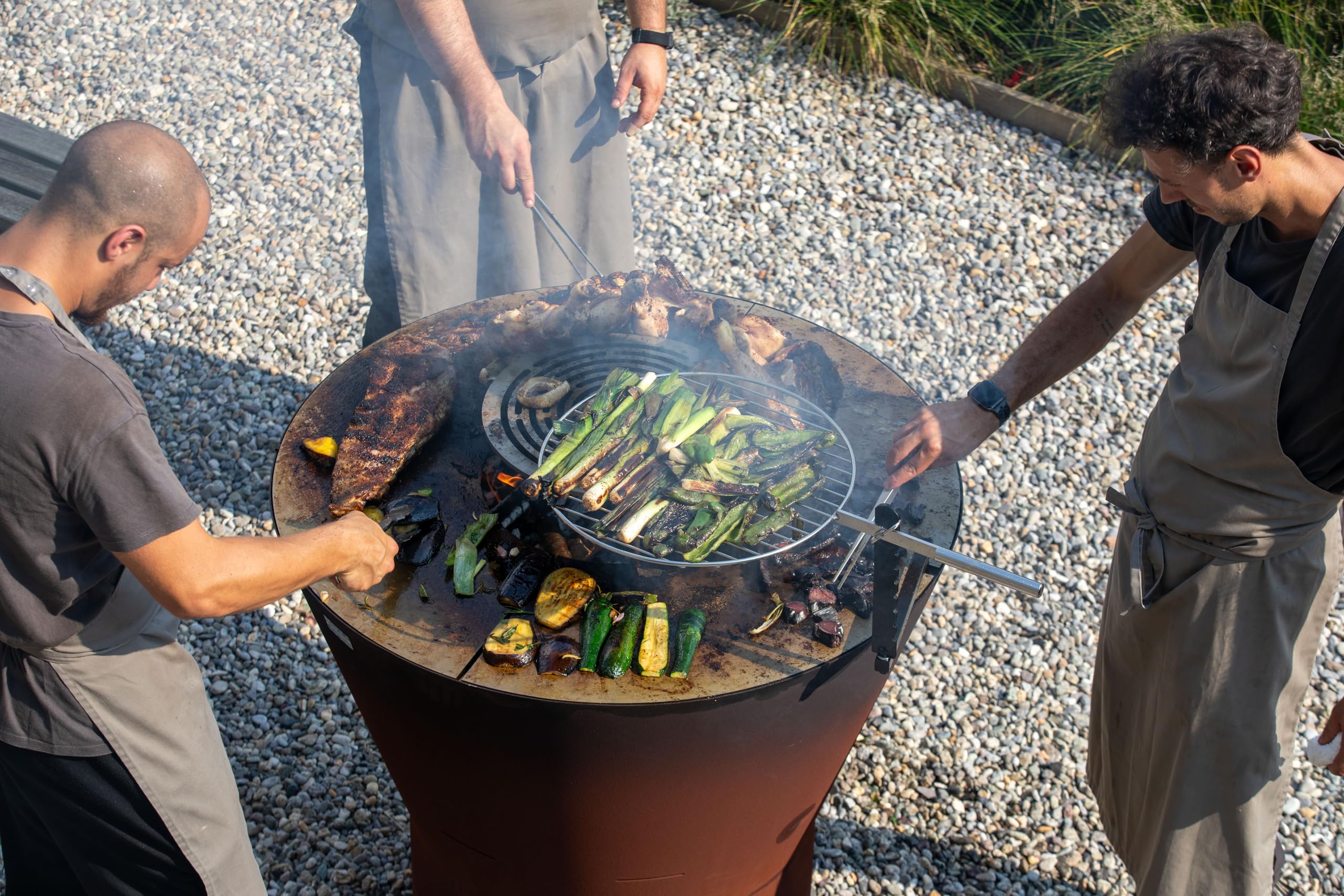 La Ferrotecnica Azalea Barbecue a Legna Design Moderno Ideale per Grigliate in Compagnia Made in Italy (Effetto Corten)