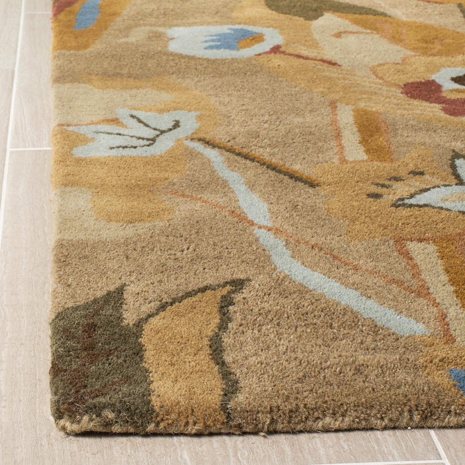 SAFAVIEH Soho Collection Runner Rug - 2'6" x 8', Beige & Multi, Handmade Wool & Viscose, Ideal for High Traffic Areas in Living Room, Bedroom (SOH850A)