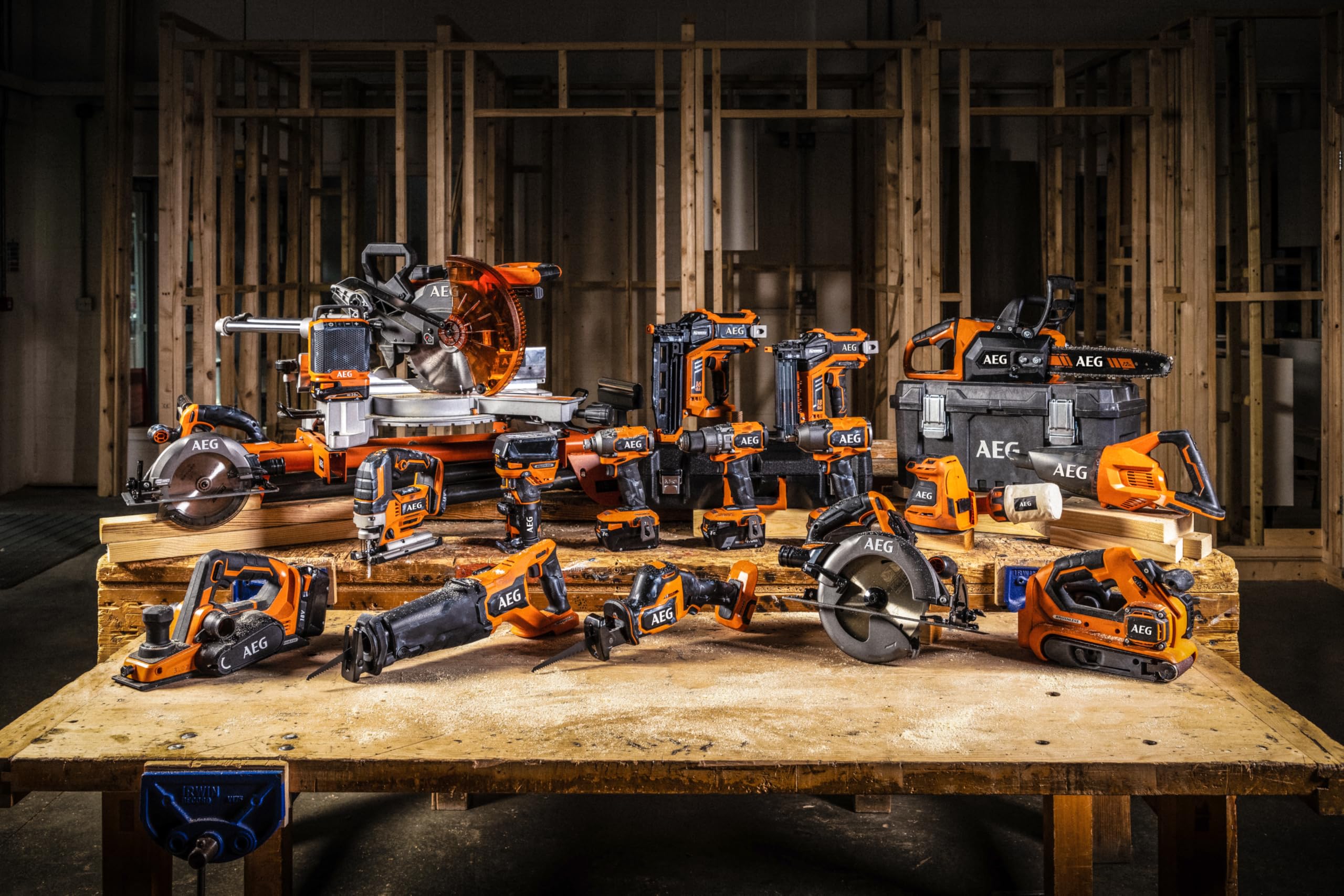 AEG - Sega alternativa, impugnatura a pomello, SUBCOMPACT 18 V BRUSHLESS, corsa lama 25,4 mm, 0-3200 cps/min, 6 velocità + funzione automatica, (senza batteria) - BST18BSBL-0
