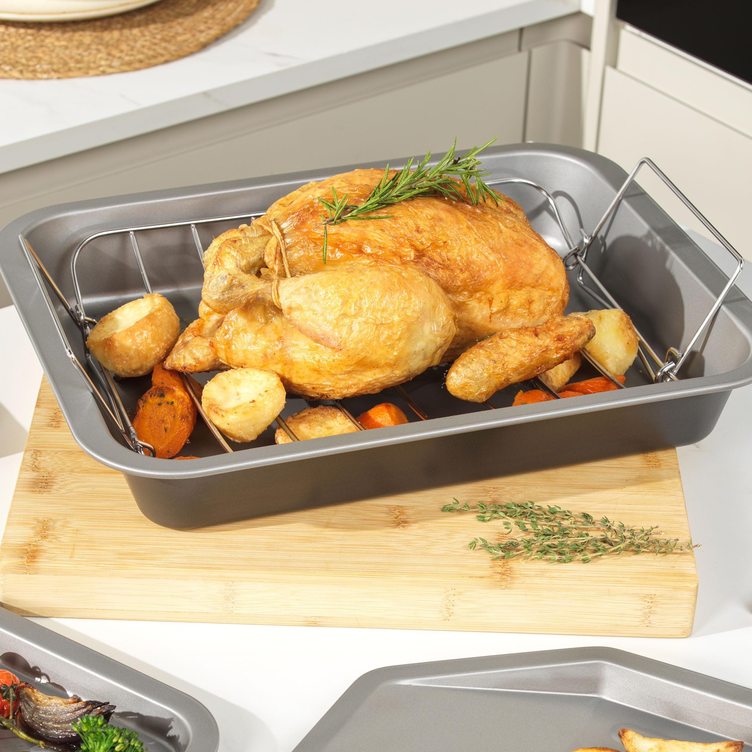 Salter Essentials 41 cm Roasting Tray & Rack, Non-Stick Coating, Rectangular Roaster, Dishwasher Safe, Easy to Clean - Image 4