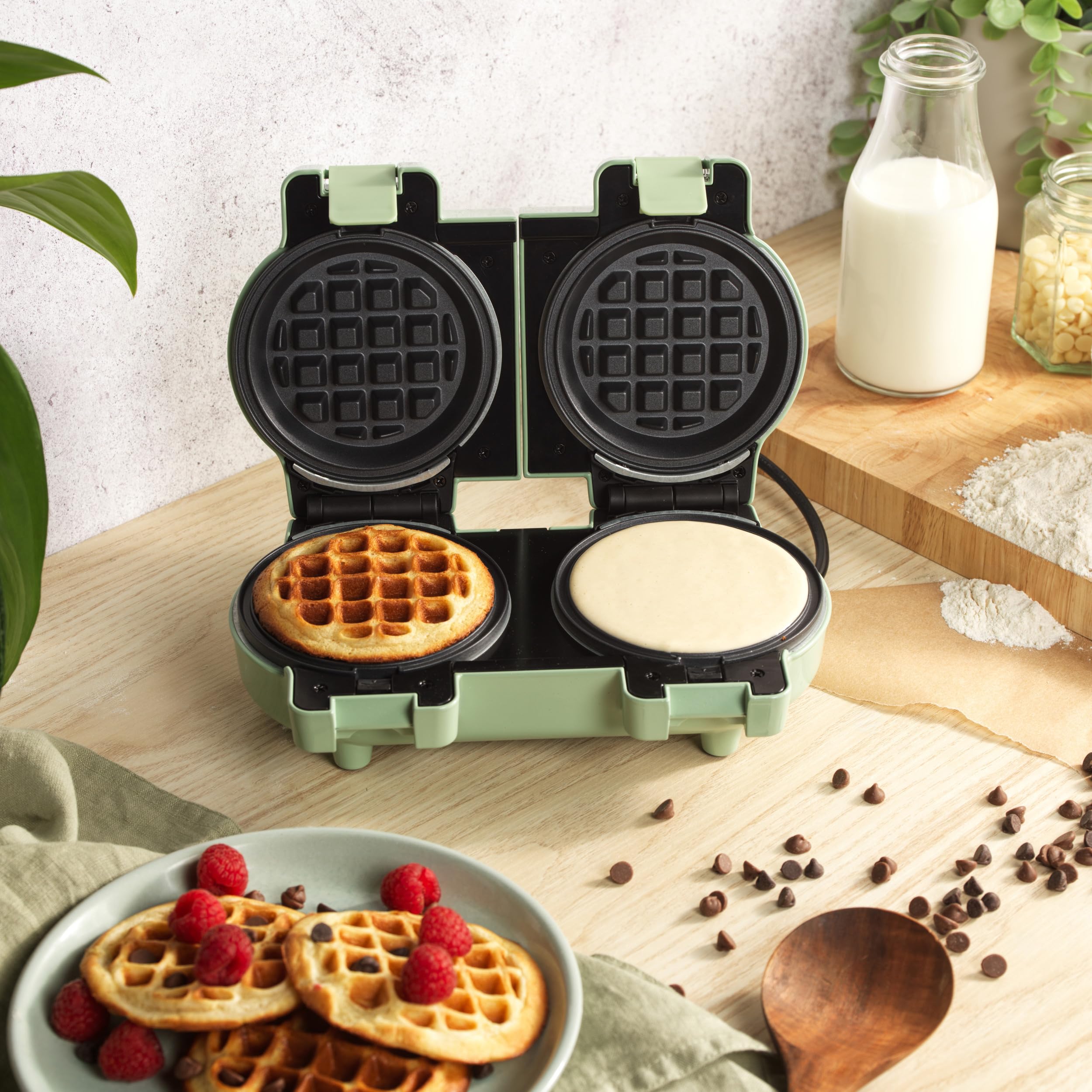 GILES & POSNER Double Mini Waffle Maker – Macchina per waffle antiaderente, snack dolci/salati, compatta, piastre rimovibili da 11,5 cm, waffle stile americano, verde pastello, 1100 W