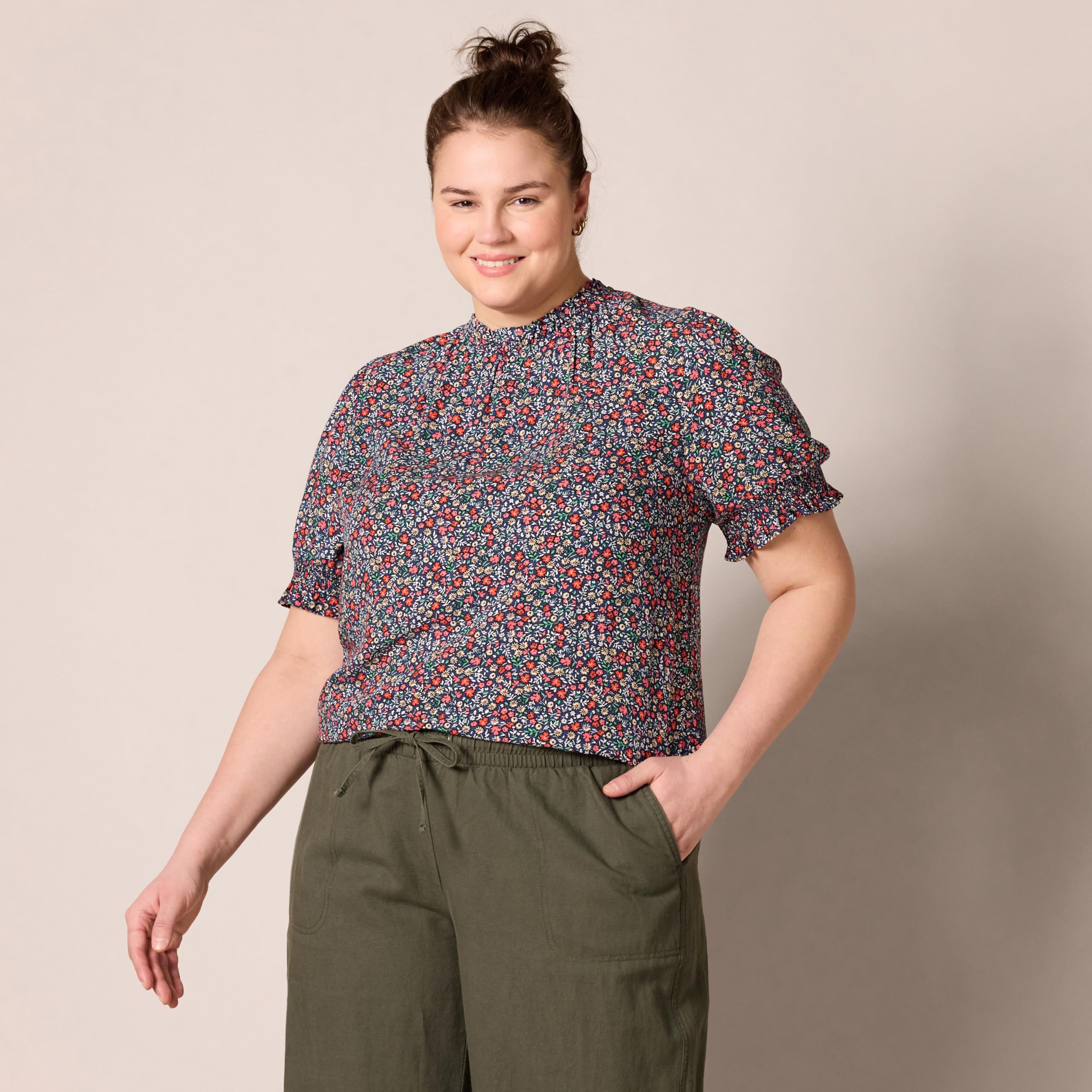 Amazon Essentials Women's Fluid Twill Short Puff Sleeve Smock Detail Shirt