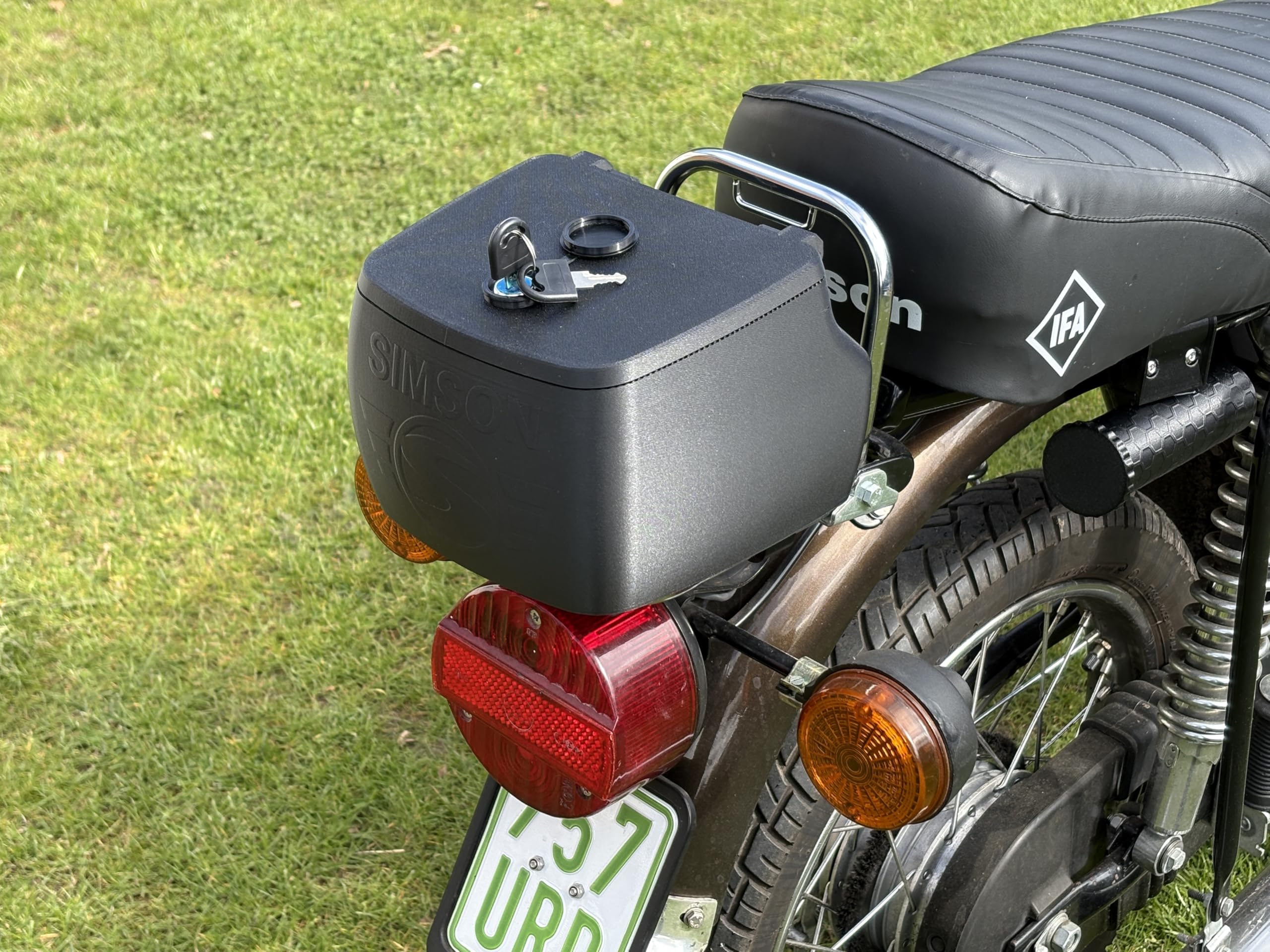 Generisch Simson S51 Werkzeugbox XXL Gepäckträgermontage Toolbox abschließbar spritzwasserdicht kohlefaserverstärkter 3D-Druck 3.5 Liter