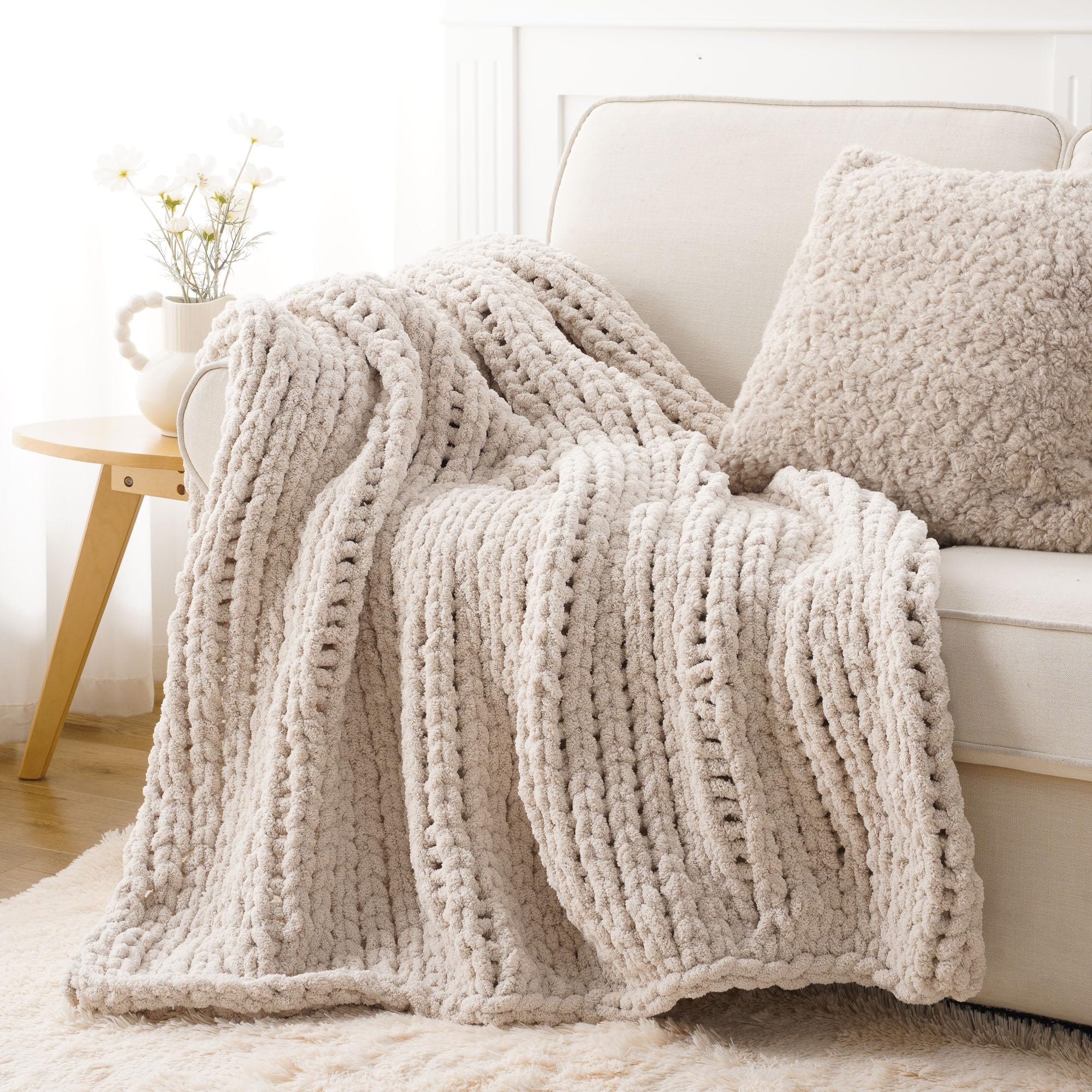 Battilo Manta de punto grueso, manta de felpilla suave y gruesa, 50 x 60 pulgadas, hecha a mano, manta de ganchillo de punto trenzado grande para sofá, cama, decoración del hogar, color gris pardo