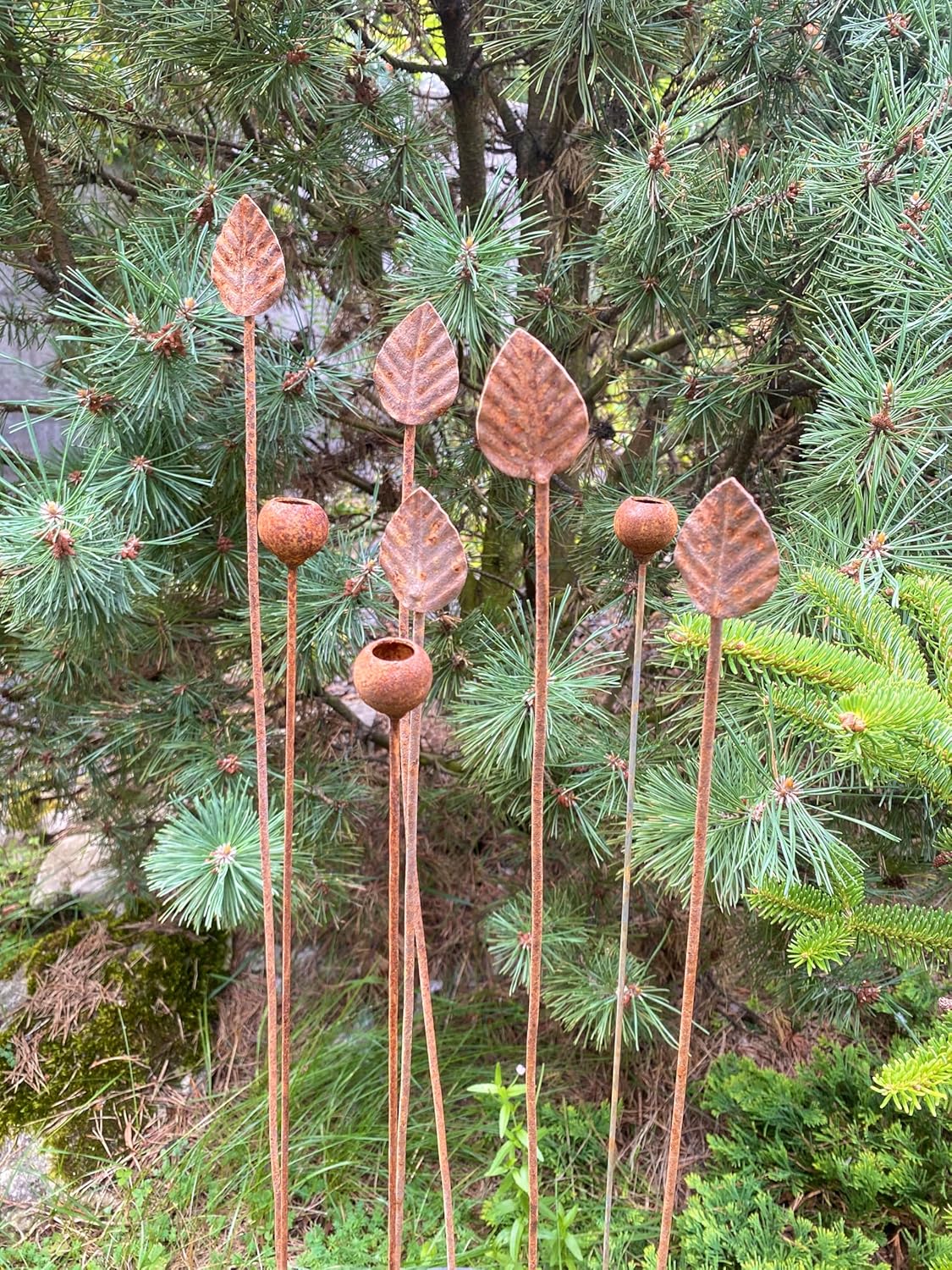 Set of 8 Tiny Metal Flowers Stakes for Backyard Garden Lawn Decoration Art Object in Your Yard Metal Decor