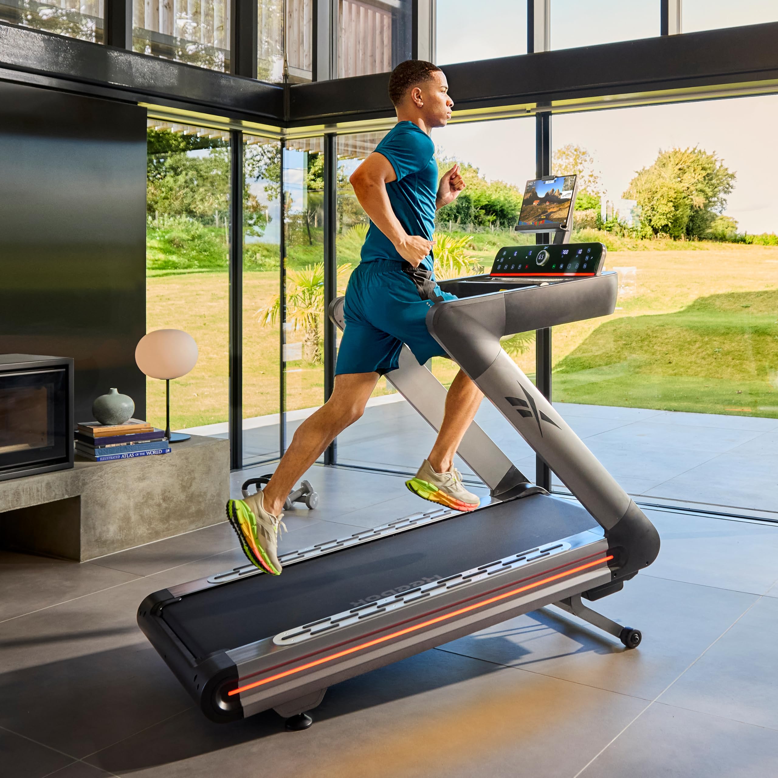 Reebok Tapis Roulant Z-tech - Kinomap e Zwift - Velocità massima 20km/h - 154x55cm - Monitor LED - Uso semi-professionale