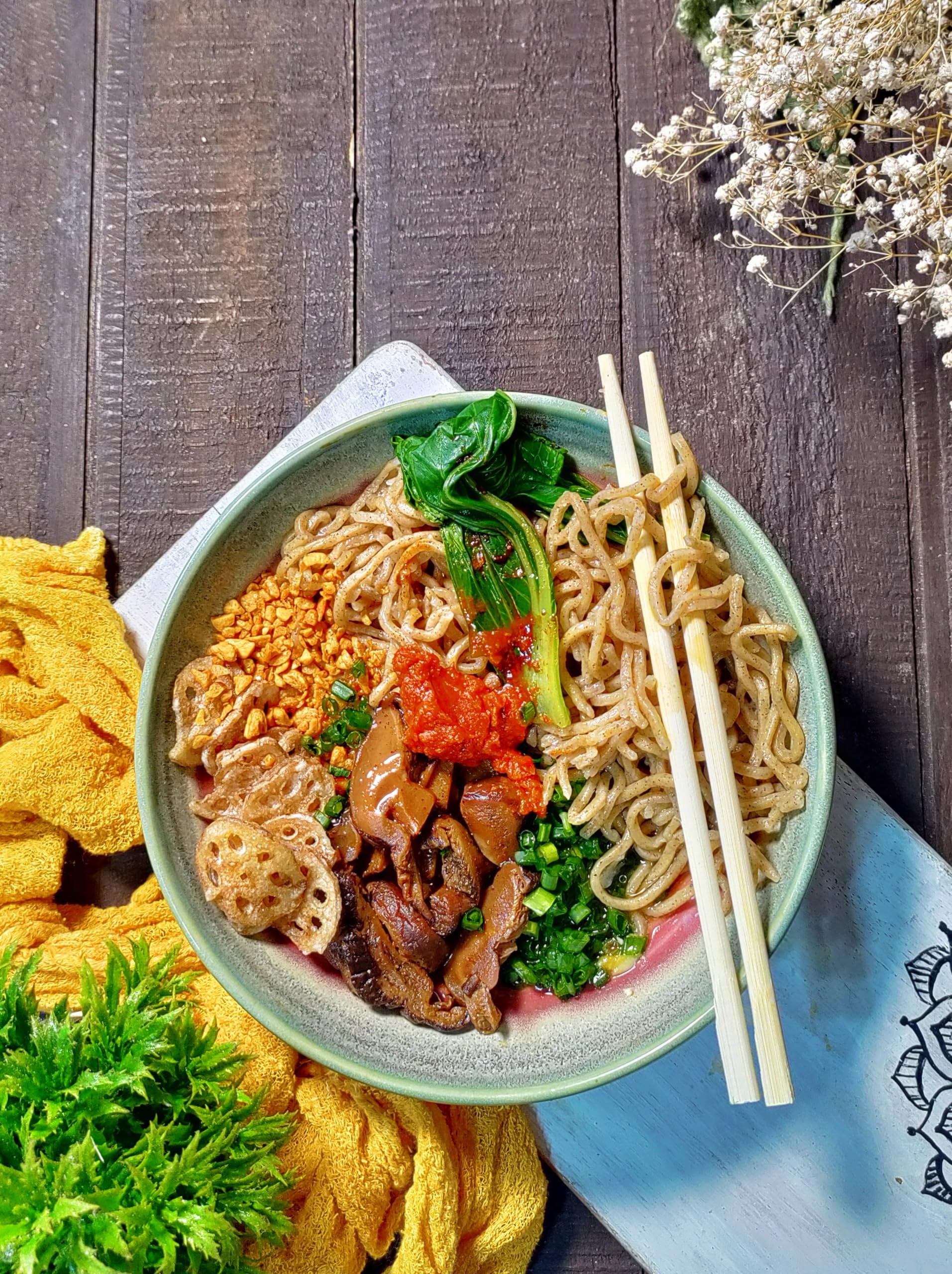 Pluckk Ramen Kit, 13 Ingredients with Mushroom Soup, Tare, Lotus Stem Chips, No Added Preservatives, With Fresh Veggies, Serves 2, Ready in 10 mins