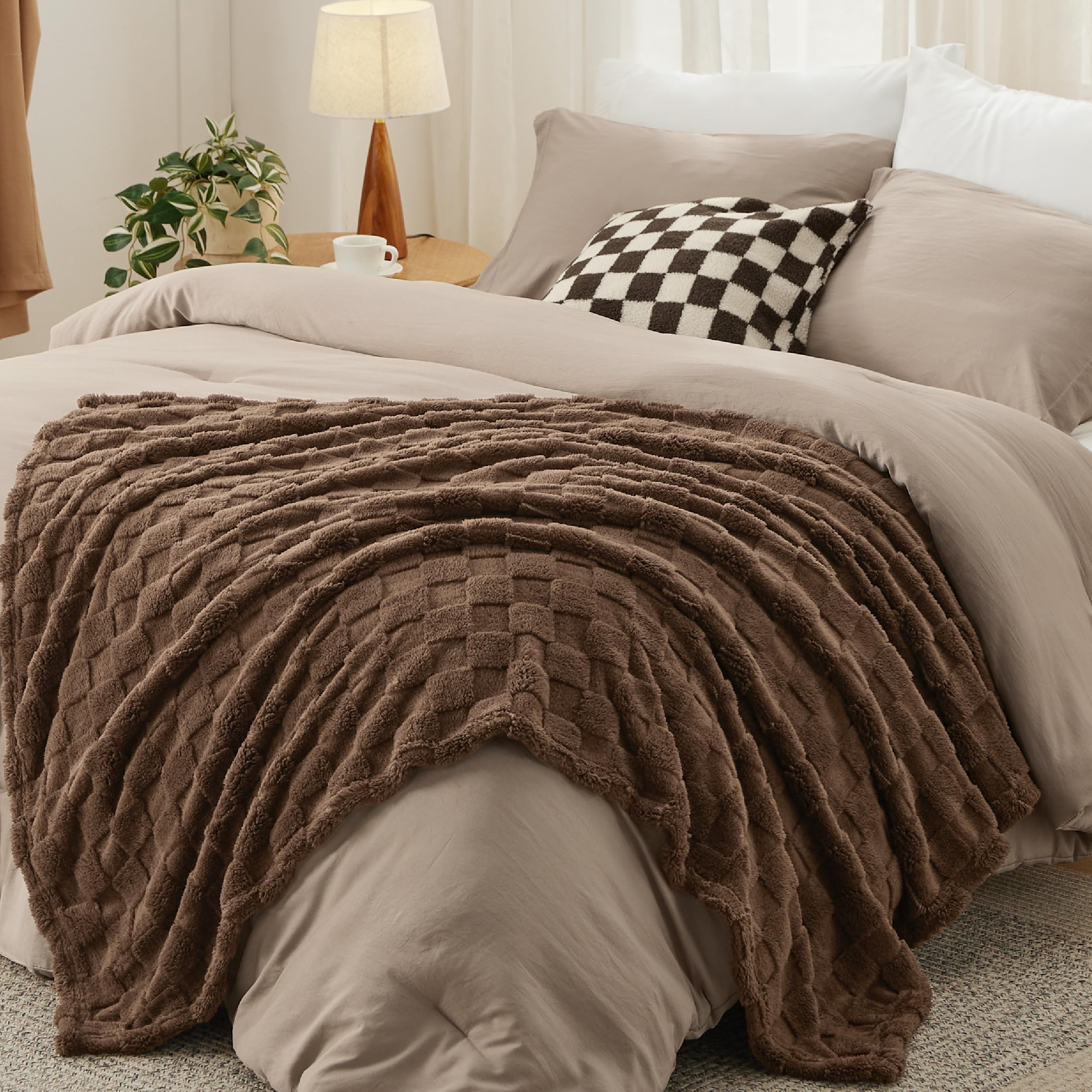 Bedsure Comforter Queen Size 5 Pieces - Queen Size Comforter Set with Checkered Throw Blanket and Decorative Pillow, Lightweiget Bedding, All Season Bedding Sets, Light Camel