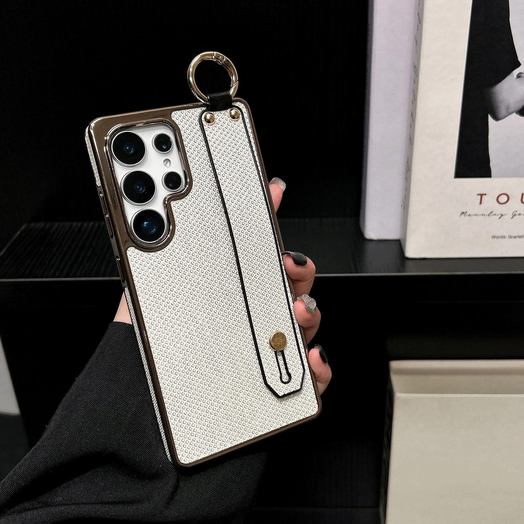 Coque blanche Samsung S22 5G évite les chutes avec sa dragonne - 8