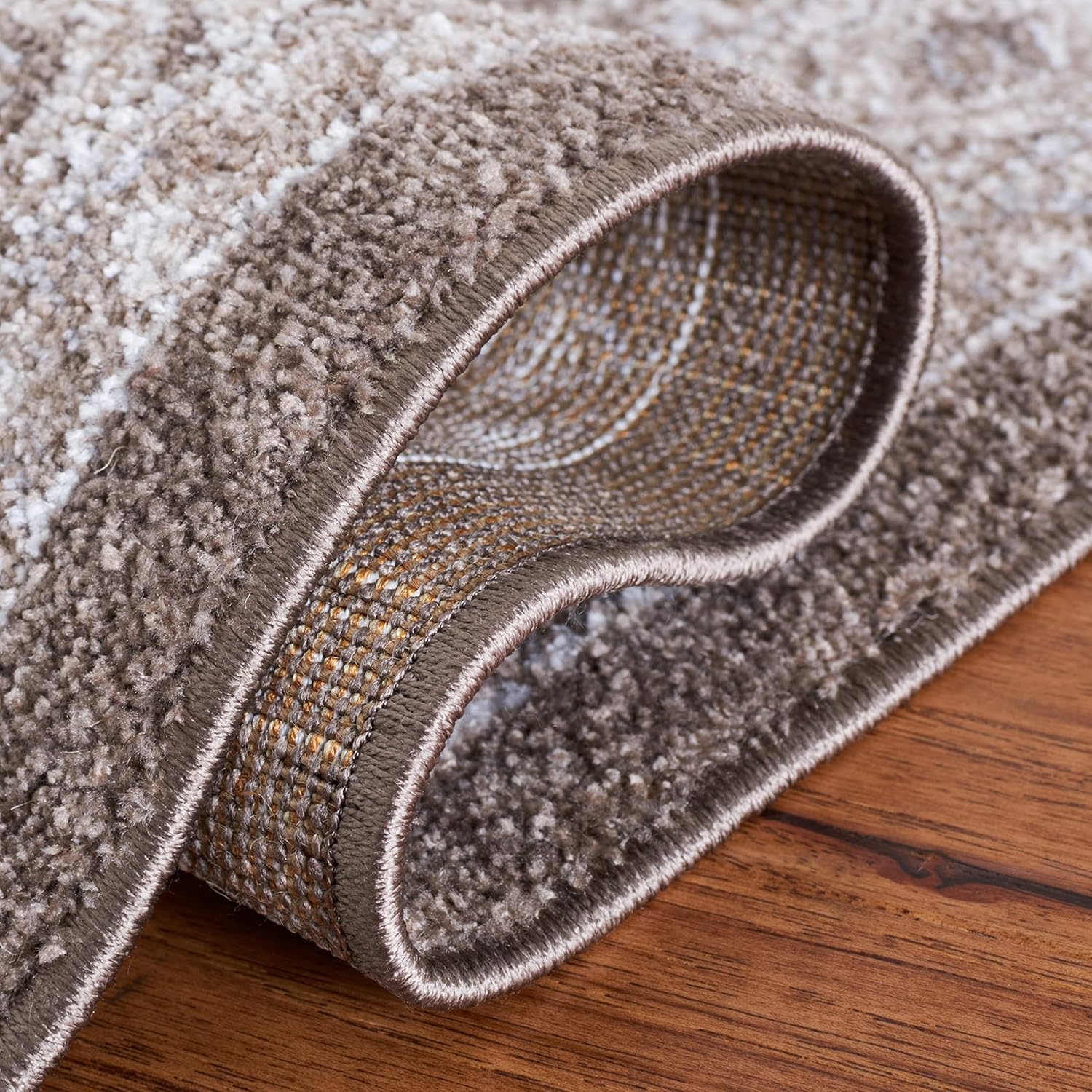 SAFAVIEH Toscana Collection Area Rug - 5'3" x 7'6", Ivory & Brown, Rustic Oriental Design, Non-Shedding & Easy Care, Ideal for High Traffic Areas in Living Room, Bedroom (TOS658A)