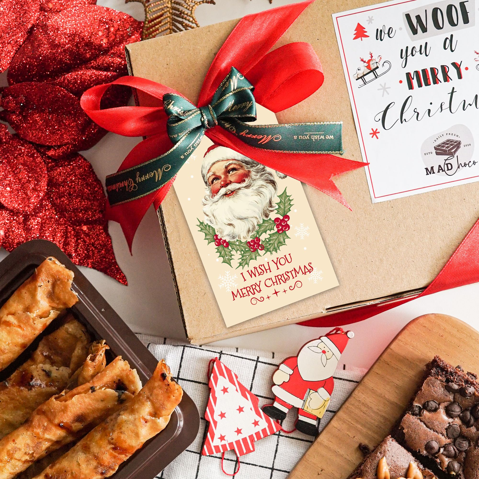 C17 Geschenketiketten aus Papier mit Schnur, 5,1 x 8,9 cm, Stechpalmenbeeren, Weihnachtsmann-Papieranhänger, 50 Stück