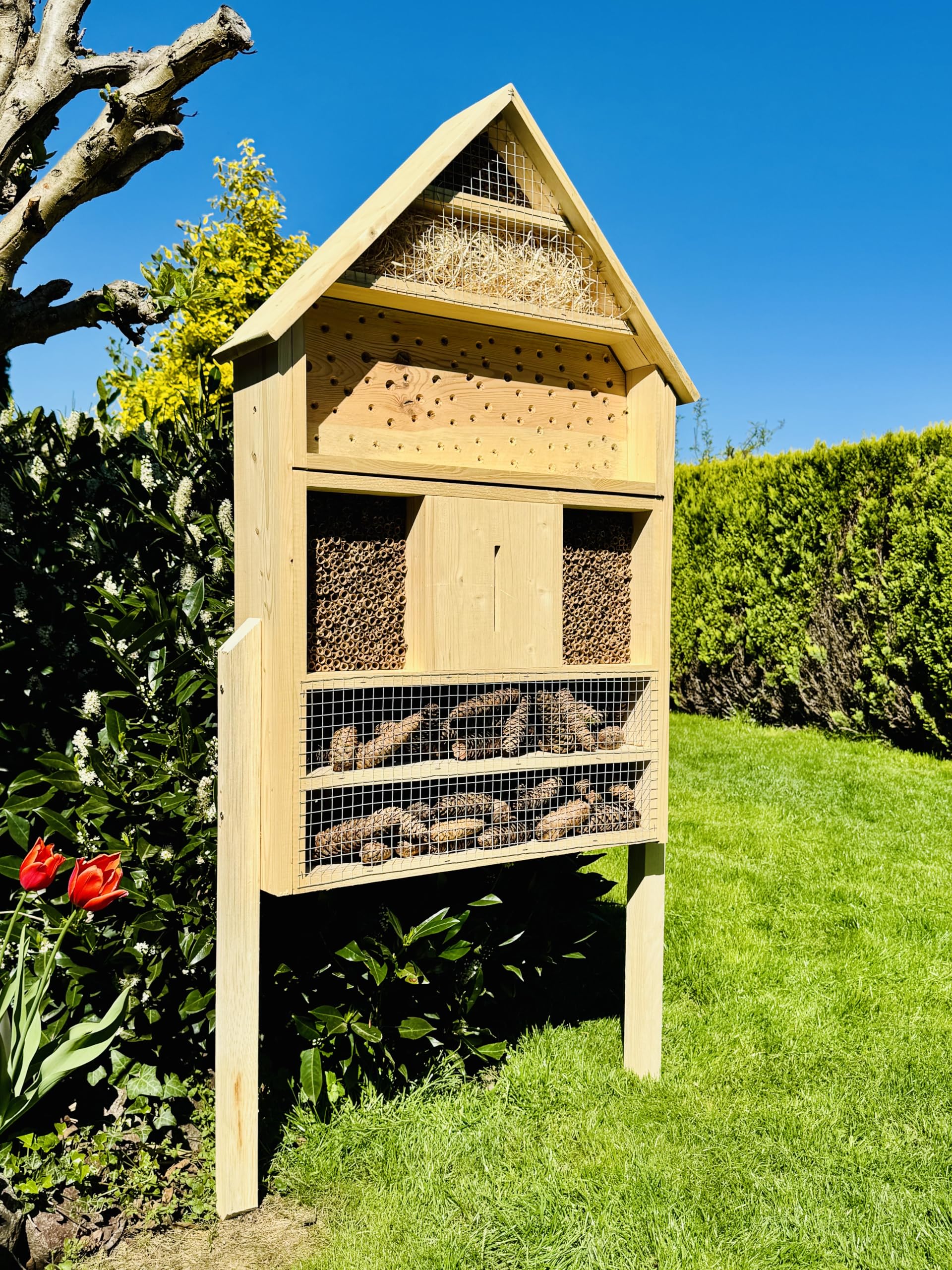 Casetta per insetti da giardino in legno, XXL per api selvatiche, in legno, con supporto, 110 x 79 x 16 cm (altezza x larghezza x profondità), per insetti, resistente alle intemperie, 6 piani