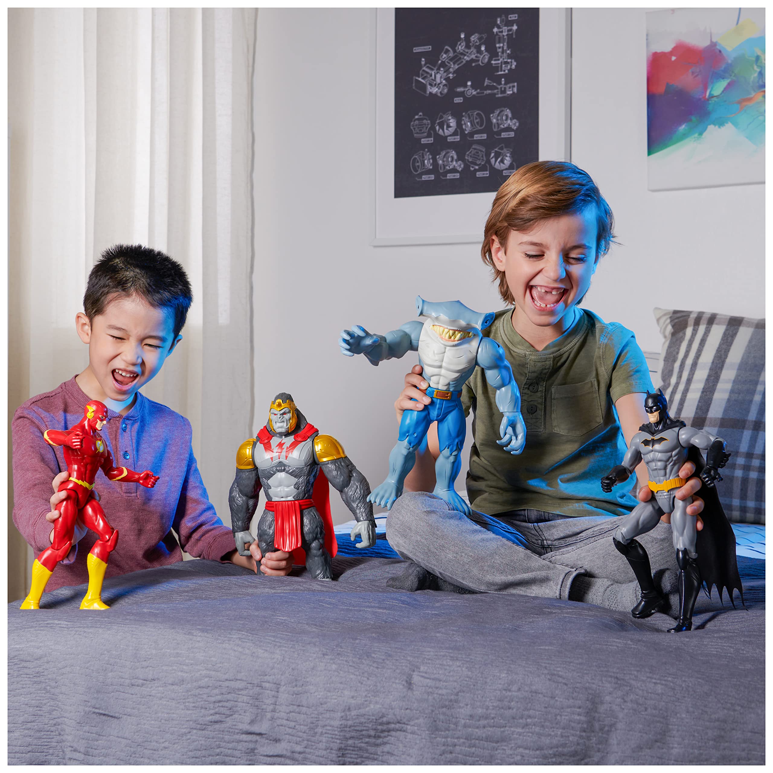 DC Comics, Pack de 4 Figuras Batman vs. Gorilla Grodd, Figuras de acción de 30 cm (Batman, The Flash, Gorilla Grodd, King Shark), Juguetes para niños y niñas a Partir de 3 años