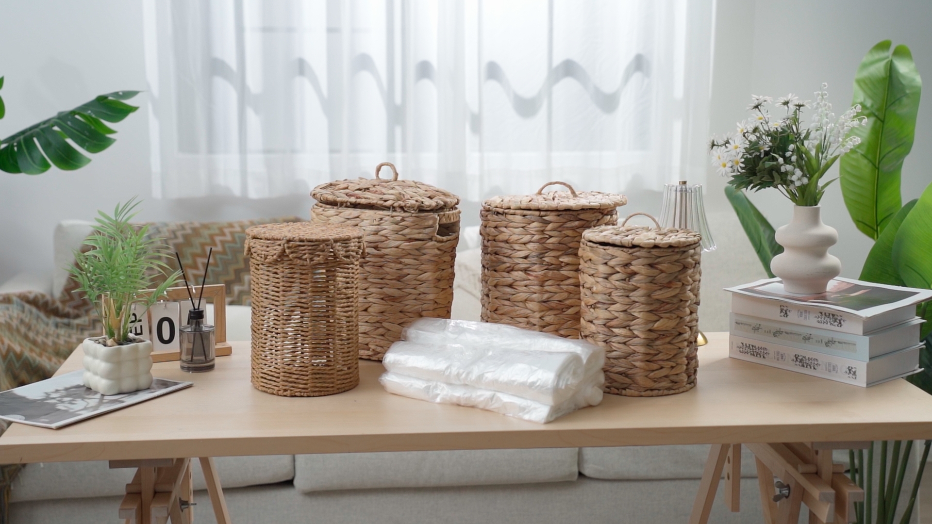 Image of Ctosree 3.8 Gallons Large Wicker Trash Can with Lid Handle Woven Wicker Rattan Bathroom Waste Basket Boho Trash Basket with 100 Plastic Garbage Bags for Bedroom Office Laundry (Classic Style, Nautral)