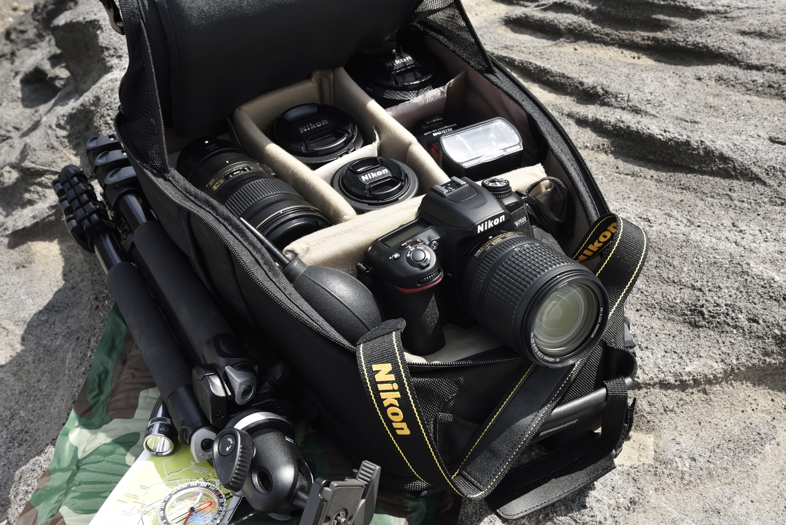 Nikon D7500 Digitale Spiegelreflexkamera mit Objektiv AF-S DX Nikkor 18-140 mm f/3.5-5.6G ED VR, 20,9 Megapixel, WLAN, Bluetooth, SD 8 GB 300 x Premium Lexar, Schwarz