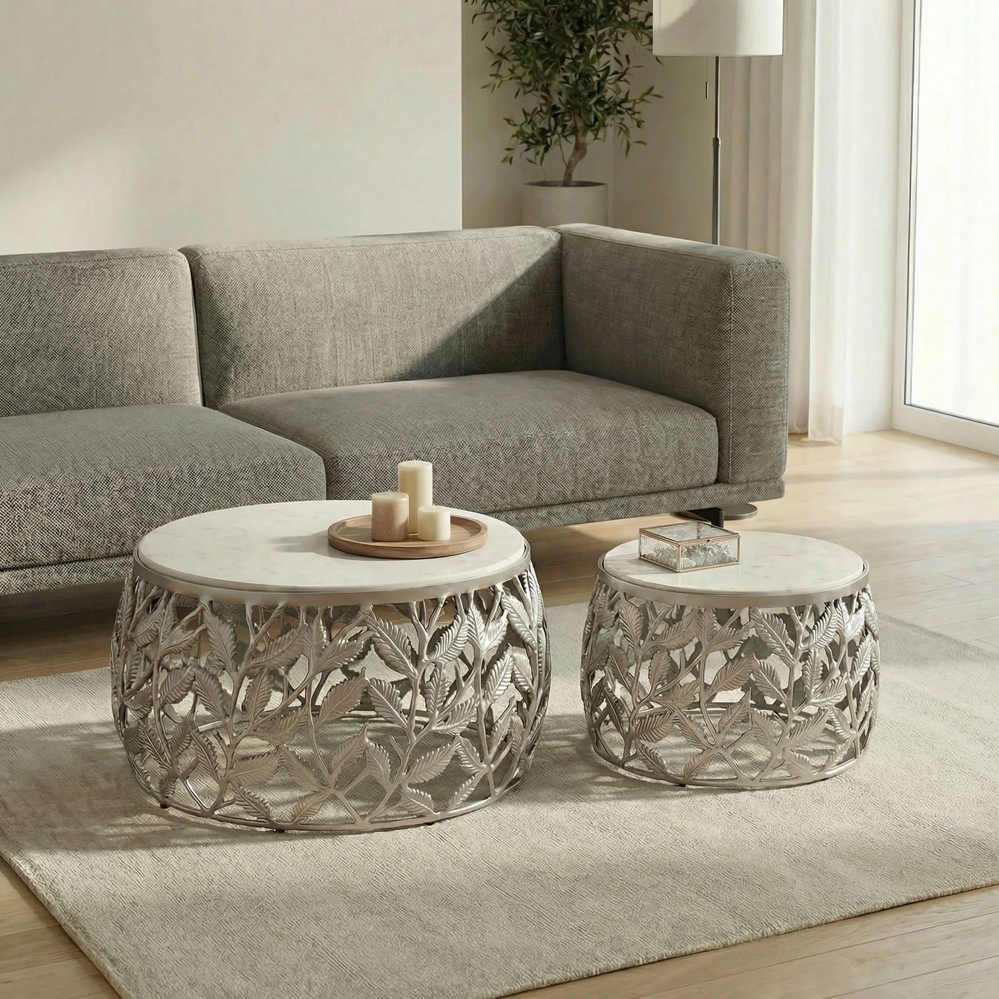 WOHNLING Set di 2 tavolini da salotto argento con piano in marmo bianco - Tavolino da soggiorno rotondo - Tavolino d'appoggio moderno in alluminio - Set tavolini da divano in alluminio con struttura i