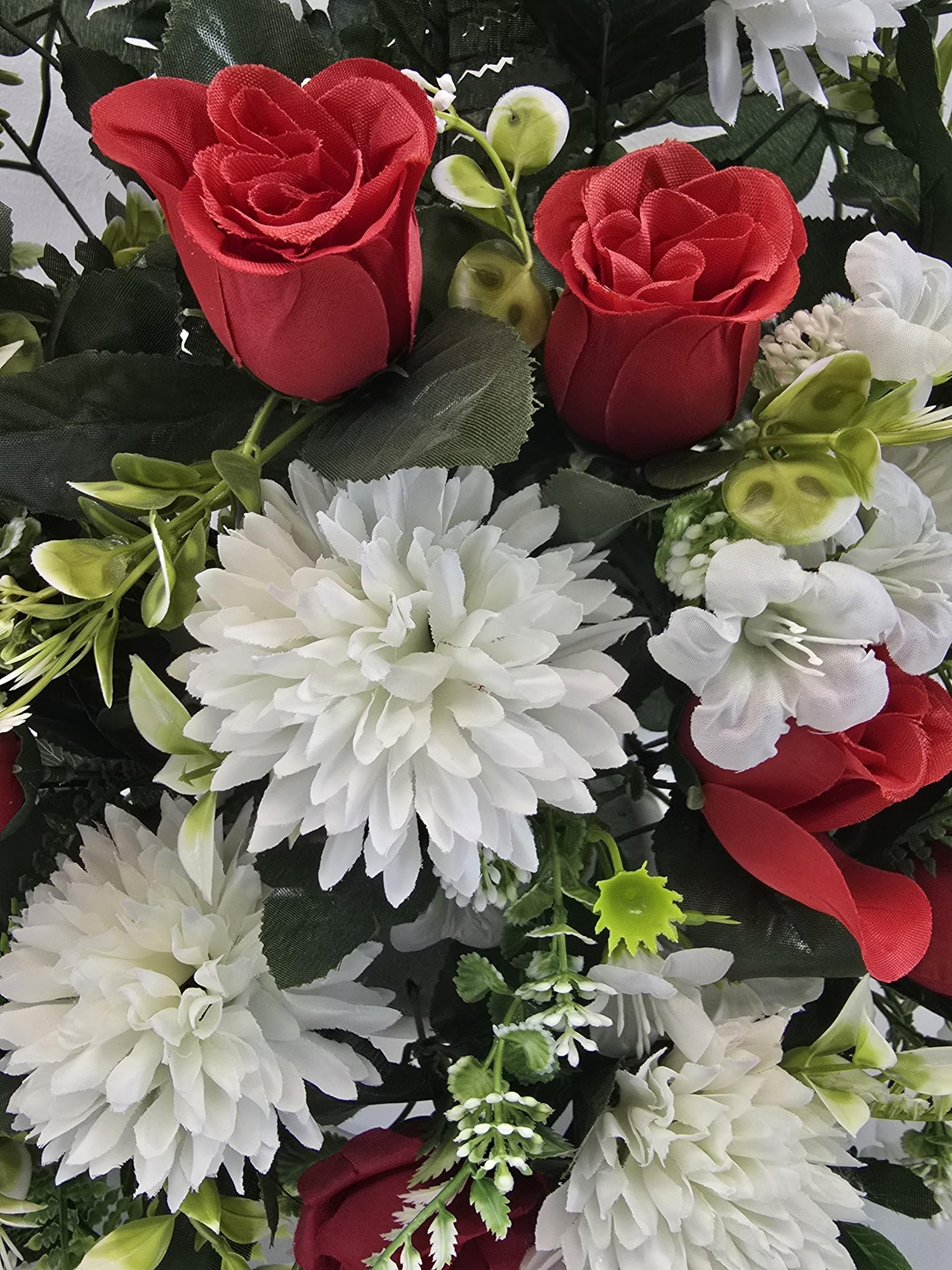 DRW Centre de Fleurs artificielles pour Mariages, églises, cimetières avec Pompon Blanc et Roses Rouges 65 x 65 x 30 cm