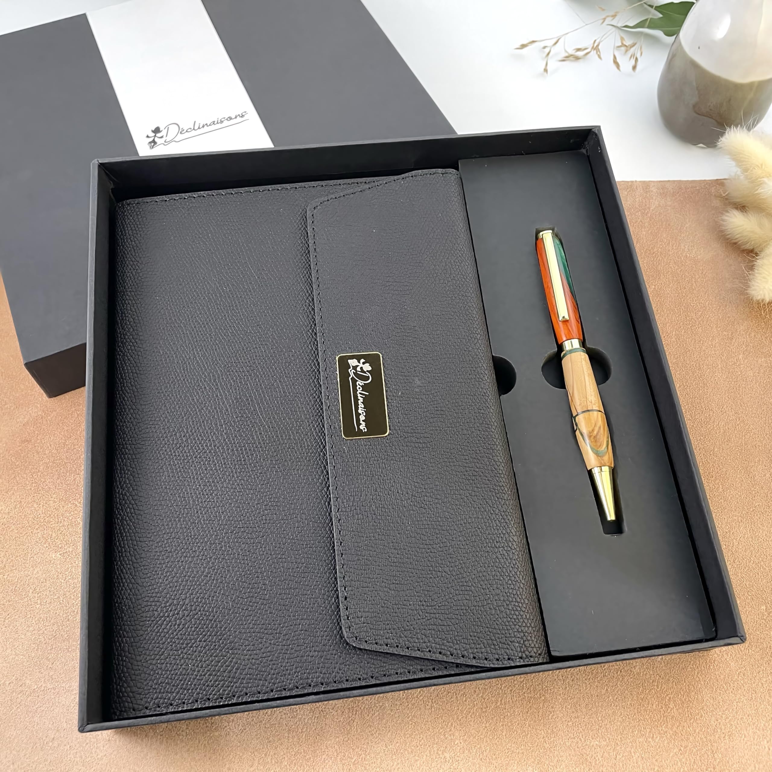 Coffret cadeau Carnet A5 et Stylo Personnalisable Bois Précieux et Résine Verte, Fabriqué à la Main en France, Livré avec Sac Cadeau | Entreprise, Upcycling, Enseignant, Promotion